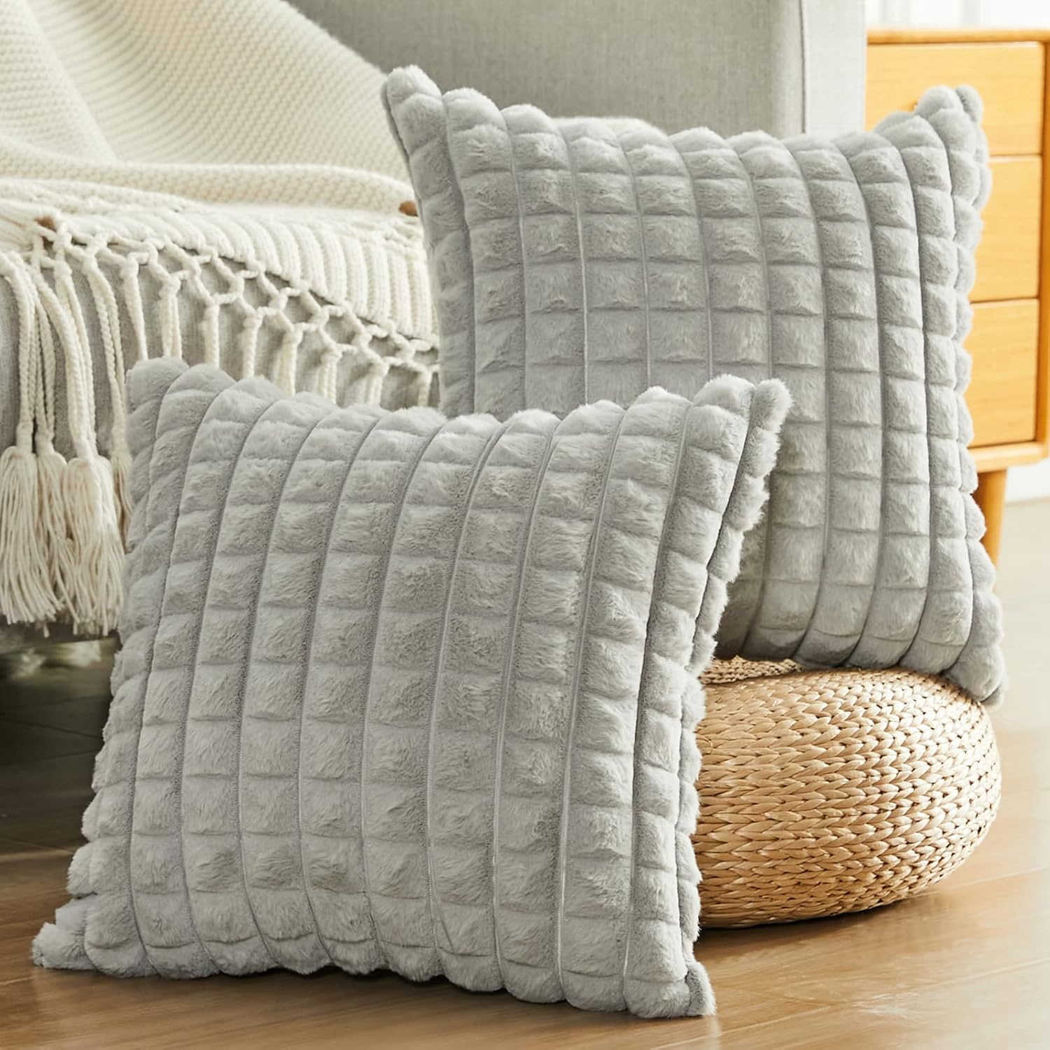 Juego de 2 fundas de almohada de felpa de piel sintética de 22 x 22 pulgadas, fundas de almohada cuadradas decorativas suaves y acogedoras para