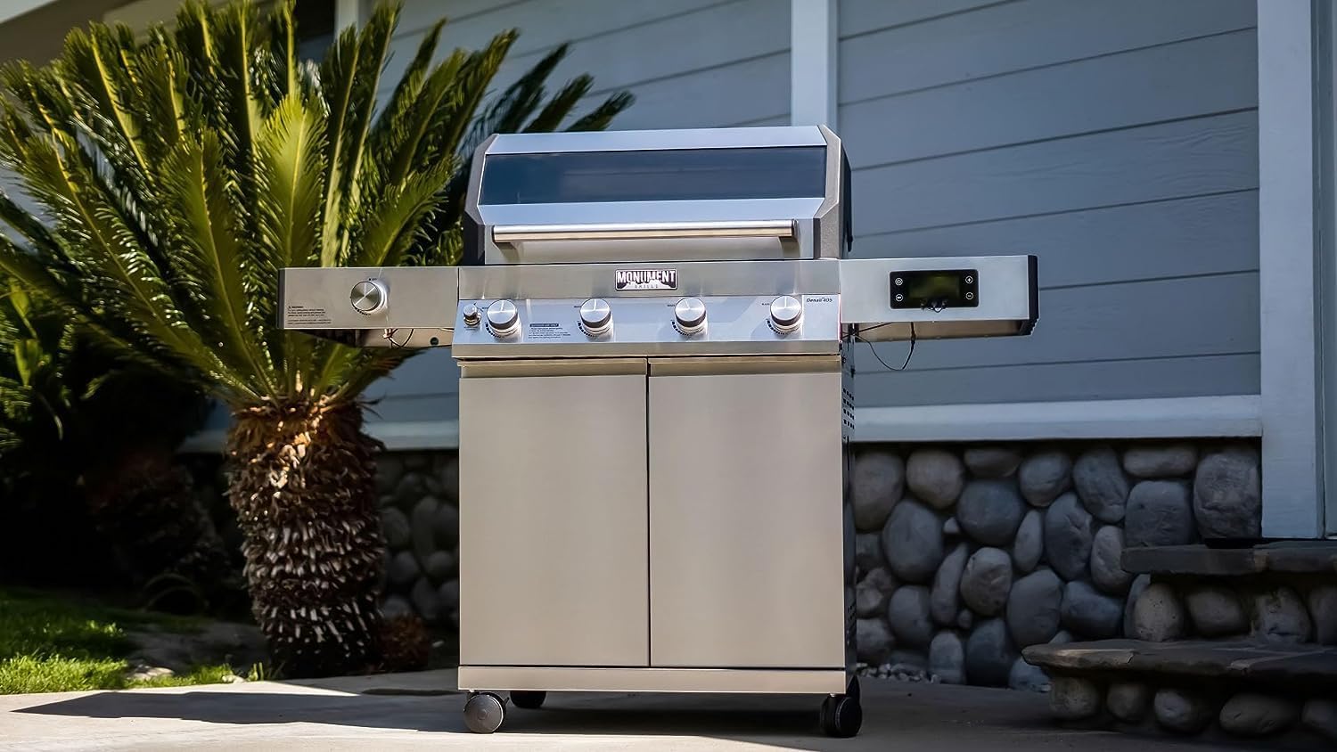 Monument Grills Denali D405 – Parrilla de barbacoa inteligente de gas propano líquido de 4 quemadores de acero inoxidable con placa de cocción (2