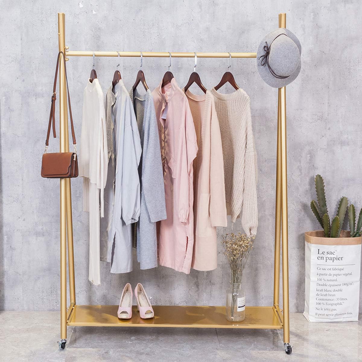 Perchero moderno y simple de metal resistente tipo X con ruedas, estante de ropa para exhibición al por menor, bolsas para zapatos, organizador de