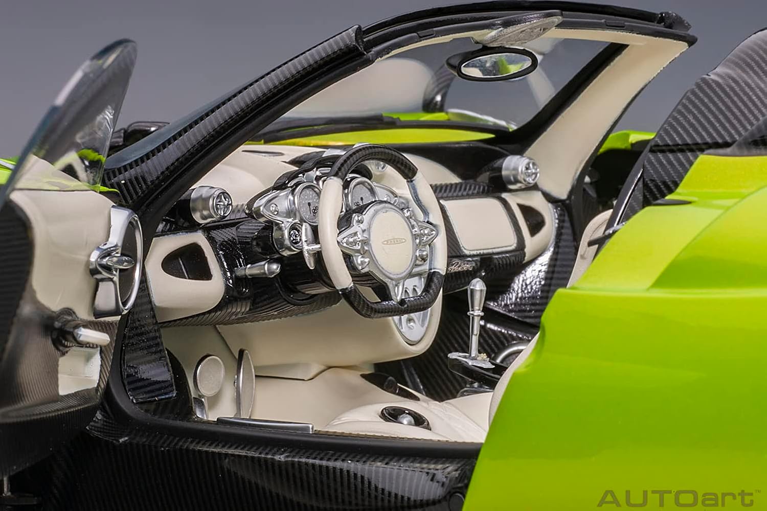 Pagani Huayra Roadster Verde Firenze Verde Metálico y Carbono con Equipaje Set 118 Modelo Coche por Autoart 78288