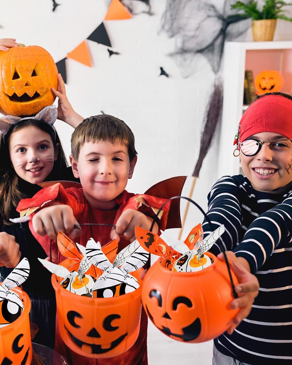 Weenkilly 100 bolsas de golosinas de Halloween, 4 estilos de bolsas de dulces, bolsas de golosinas para niños, lindas bolsas de plástico con orejas