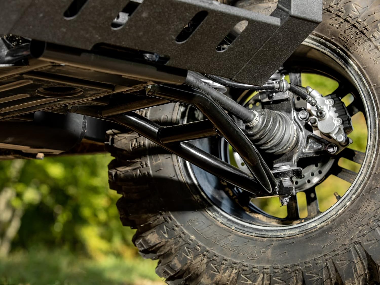 SuperATV Brazos A de desplazamiento de 1.5 pulgadas de alto espacio para Kawasaki Mule Pro-MX 2019+  Negro  Compatible con neumáticos de hasta 28