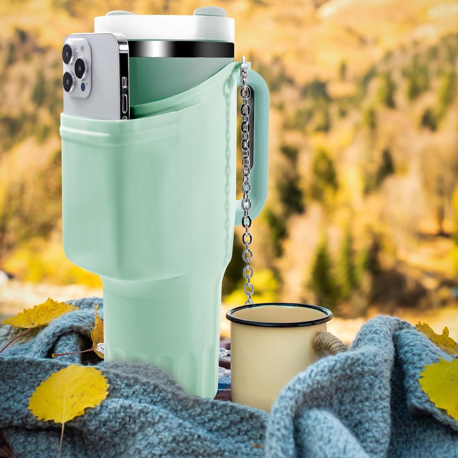 NECARSIN Funda de silicona para botas con bolsillo para vaso Stanley Quencher de 40 onzas, portador de botella de agua con correa para el hombro,
