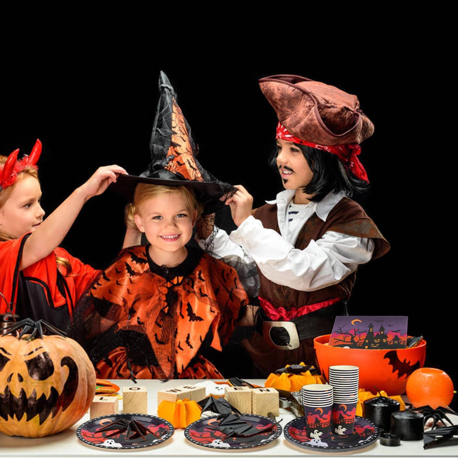 DIYASY Platos y servilletas de Halloween, suministros para fiesta, platos de papel y tazas, platos desechables para cena, platos de postre a granel,