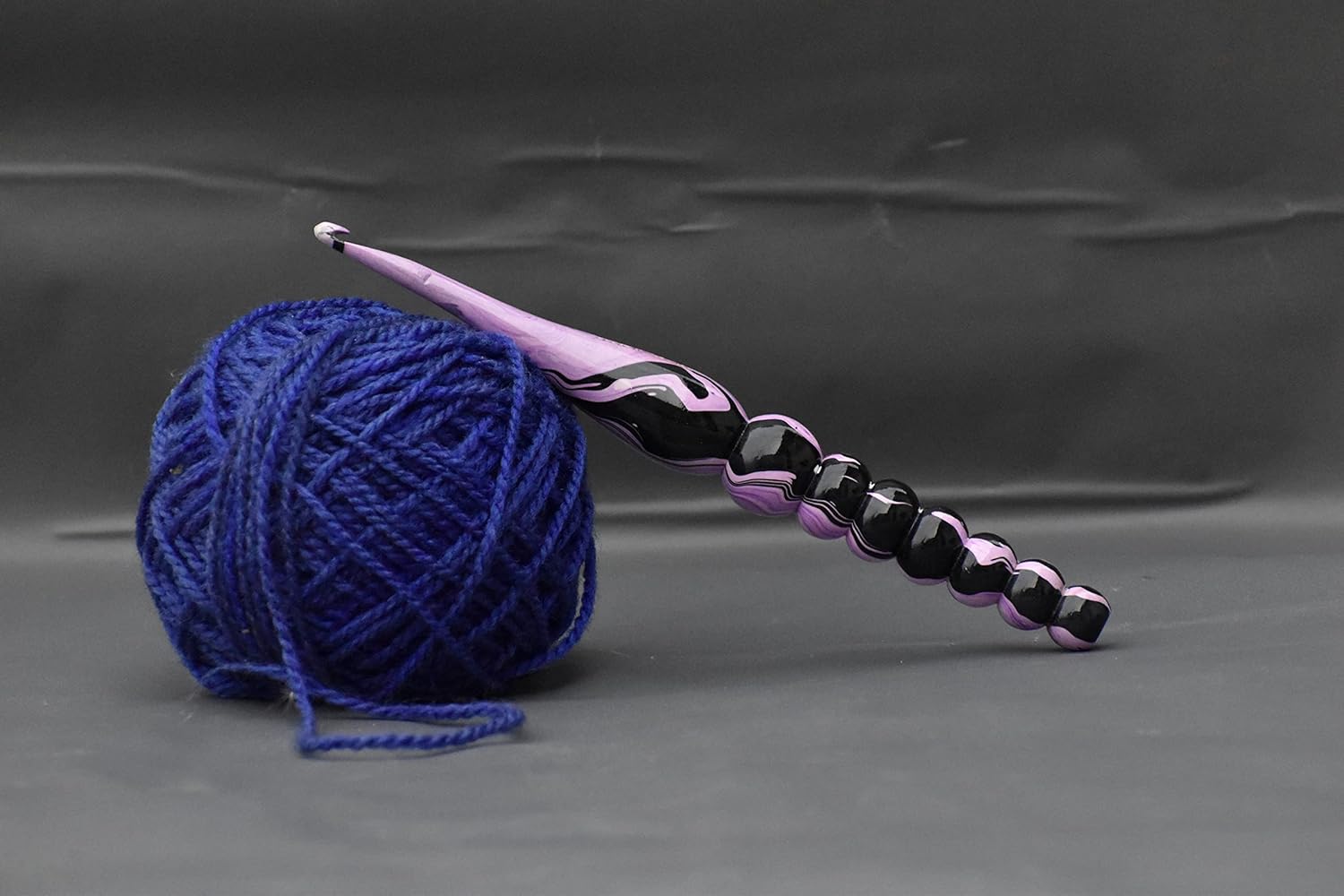 Ganchos de ganchillo de madera para mano artrítica, mango ergonómico, agarre suave, tamaños grabados, juego de ganchos de ganchillo para hilo de