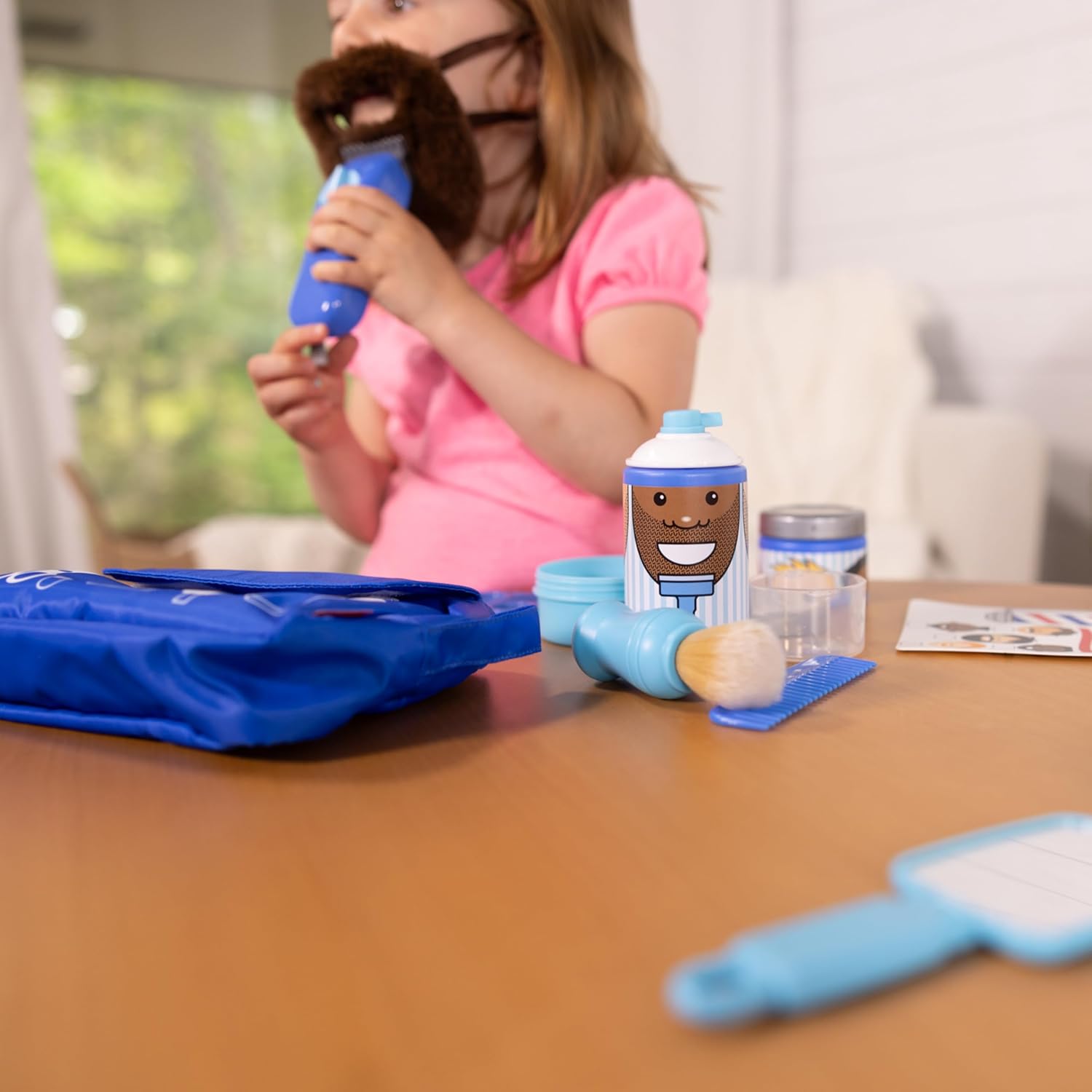 Melissa & Doug Barber Shop – Juego de afeitado para niños y niñas a partir de 3 años, accesorios para barba y afeitado para juegos de rol