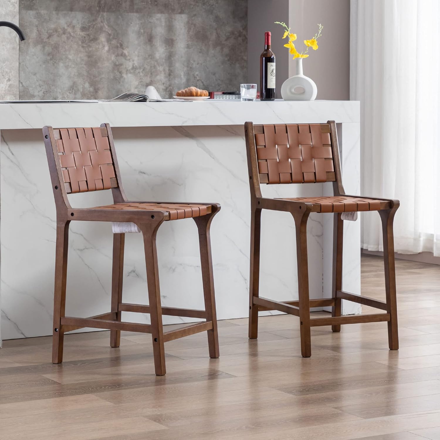 DM Furniture Juego de 2 taburetes de bar de altura de mostrador de 23.5 pulgadas, tiras tejidas de piel sintética, taburetes de bar con correas de