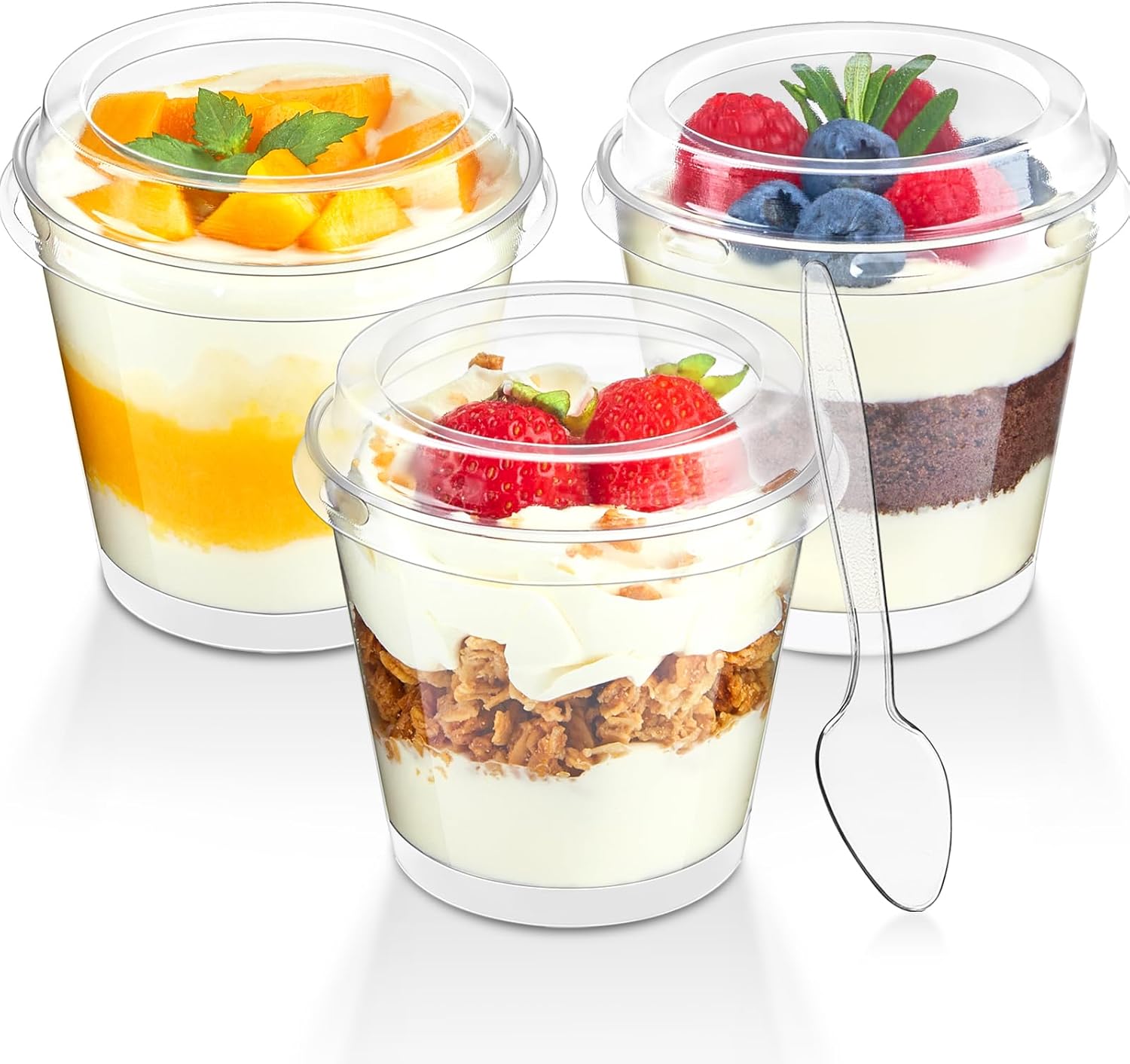 Qeirudu Paquete de 50 vasos de plástico de 6 onzas con tapas para postres, mini tazas de postre con cucharas, tazas redondas para servir yogur,