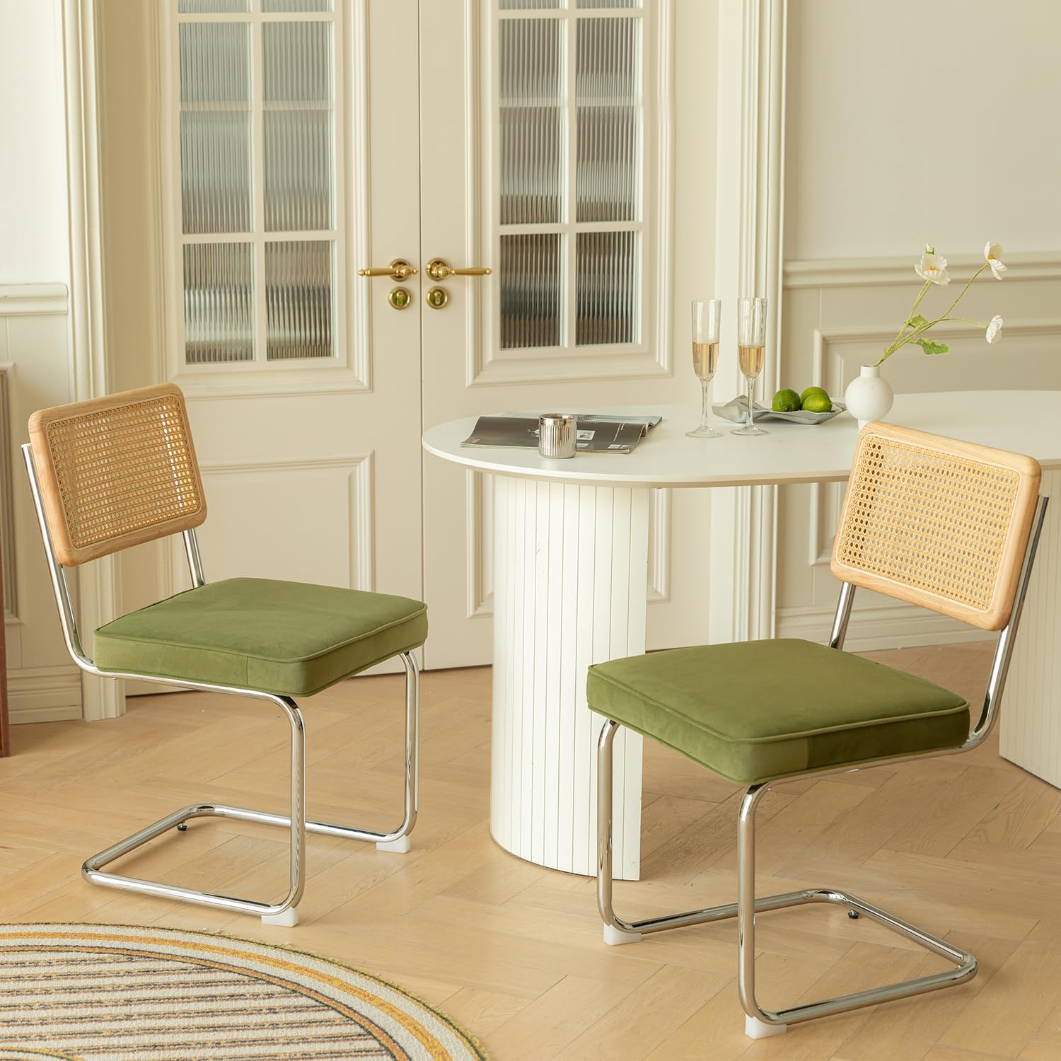 Okeysen Juego de 2 sillas de comedor, modernas sillas de cocina de terciopelo de mediados de siglo con respaldo tejido de caña y patas de metal,