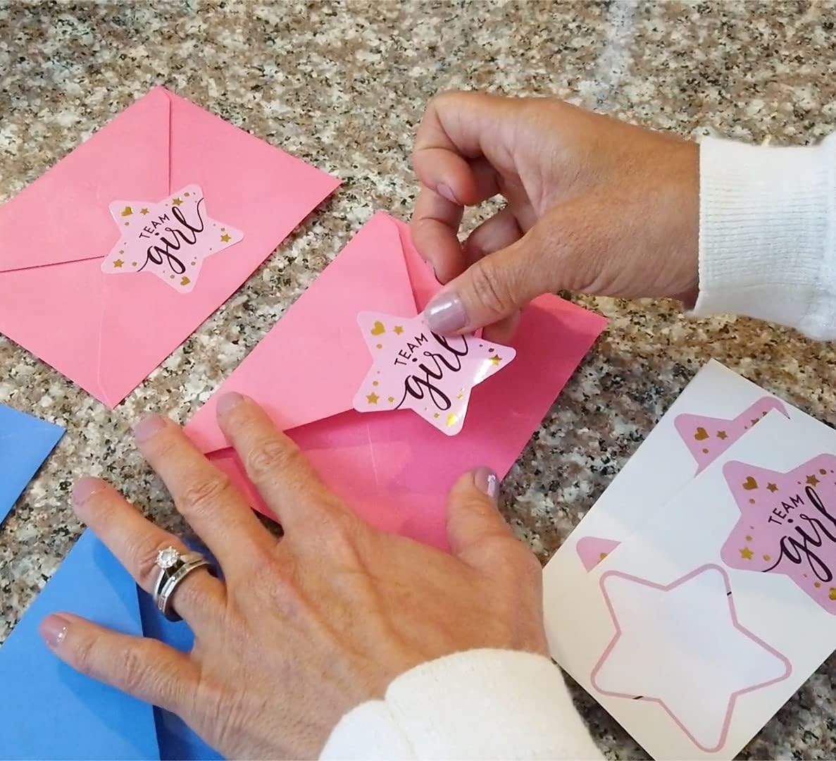Calcomanías de revelación de género de 2.25 pulgadas para invitaciones de fiesta y juegos de votación (80 unidades) – Etiquetas de equipo y chica de