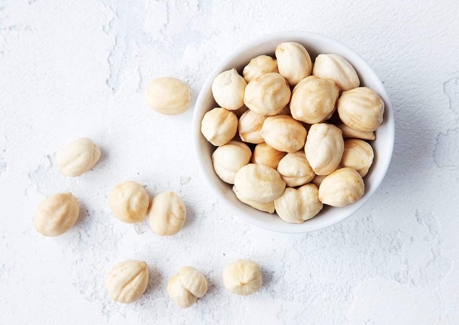 Avellanas blanqueadas, 8 onzas  Filberts enteros crudos, sin piel, sin sal, nueces sin tostar, aperitivo vegano, kosher, a granel. Buena fuente de