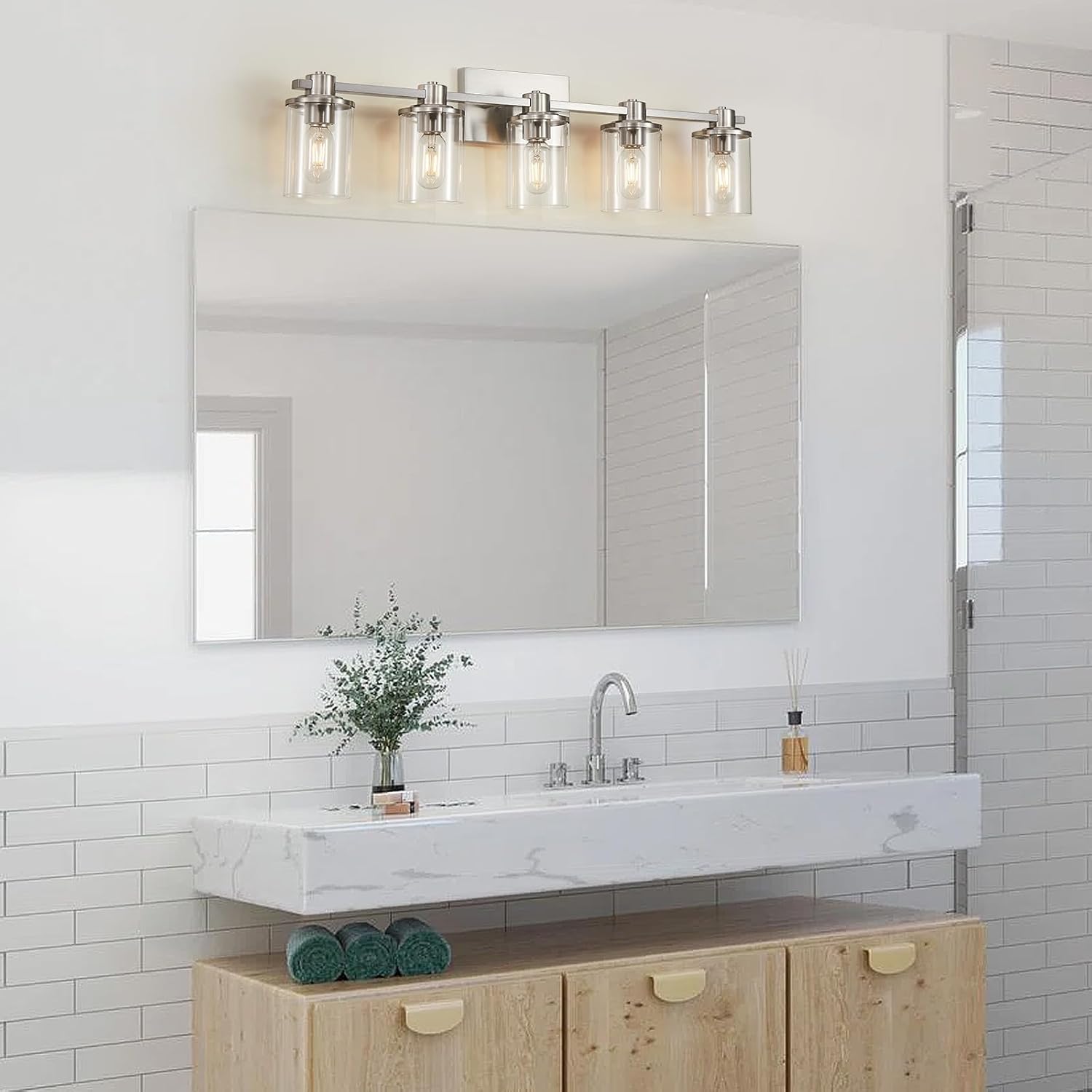 DUJAHMLAND Lámpara de baño, 5 luces de níquel cepillado sobre espejo, luz de tocador con pantalla de vidrio transparente, iluminación de tocador de