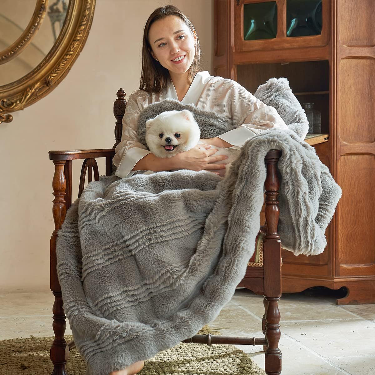 Amélie Home Manta de lujo de piel sintética, 630 GMS, felpa ultra gruesa y mullida con manta de forro polar suave reversible, manta decorativa y