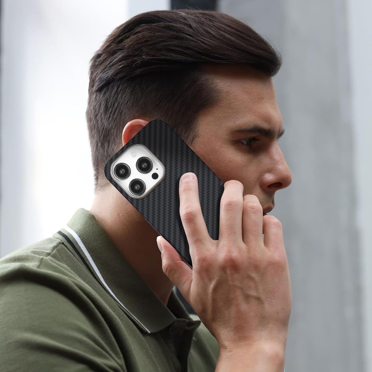 MONOCARBON Funda de fibra de aramida real para iPhone 15 Pro, lujosa funda delgada y ligera de 0.04 pulgadas, ajuste delgado y ligero de 6.1