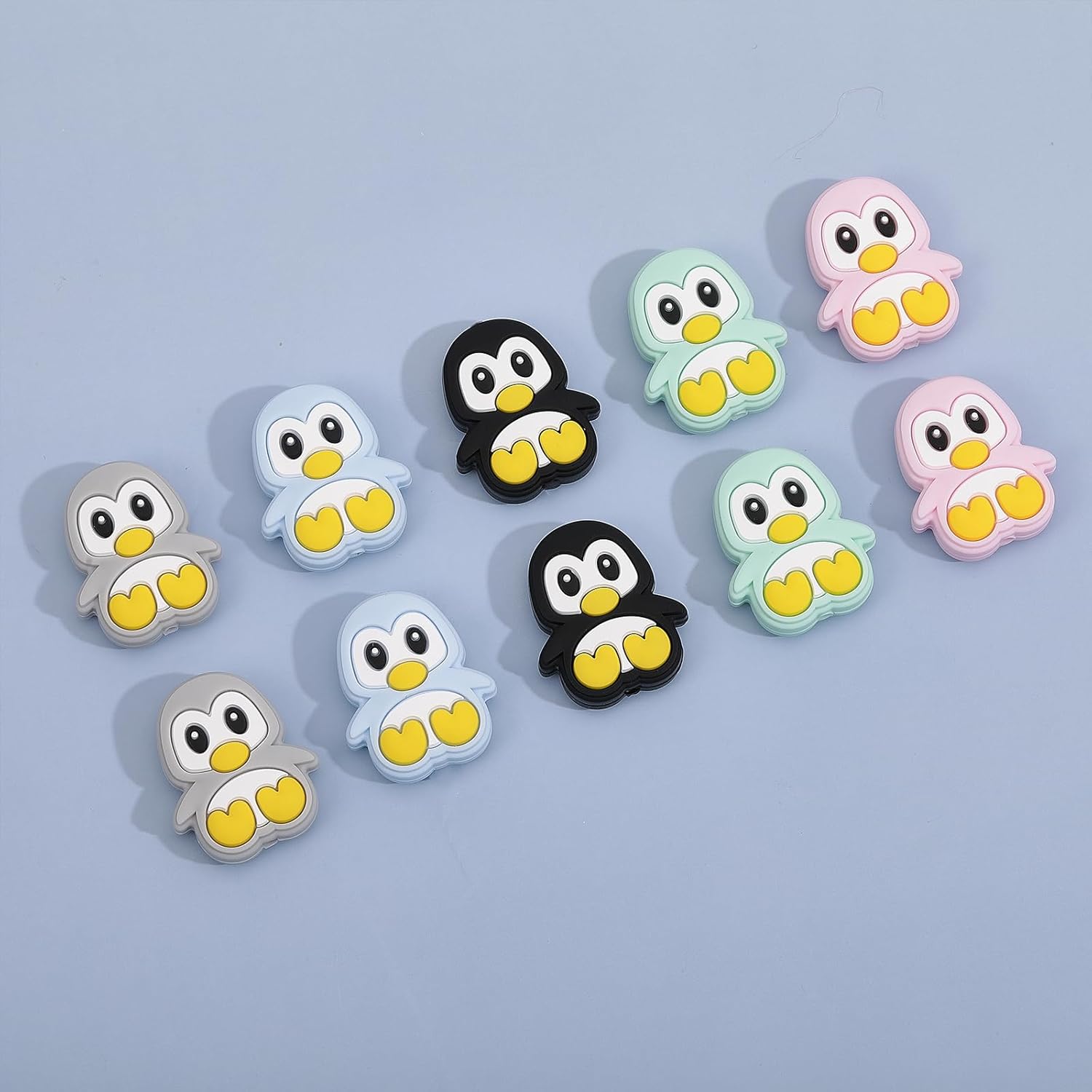 CHGCRAFT 10 cuentas de silicona con forma de pingüino de 5 colores, cuentas espaciadoras de pingüino para bricolaje, collares, pulseras, llaveros