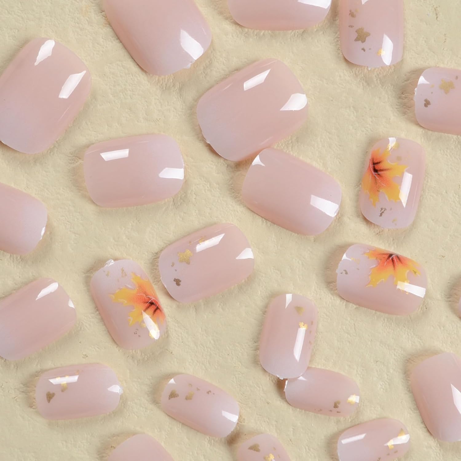 Uñas postizas cortas a presión de otoño, uñas postizas de cabeza redonda con diseño de hoja de arce, diseño de lámina dorada, degradado, brillante,