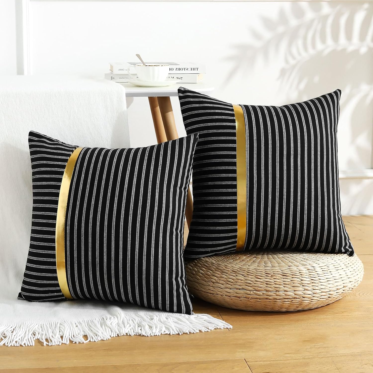 OTOSTAR Paquete de 2 fundas de almohada decorativas de cuero dorado a rayas de 18 x 18 pulgadas, funda de cojín cuadrada negra para sofá, cama, sala