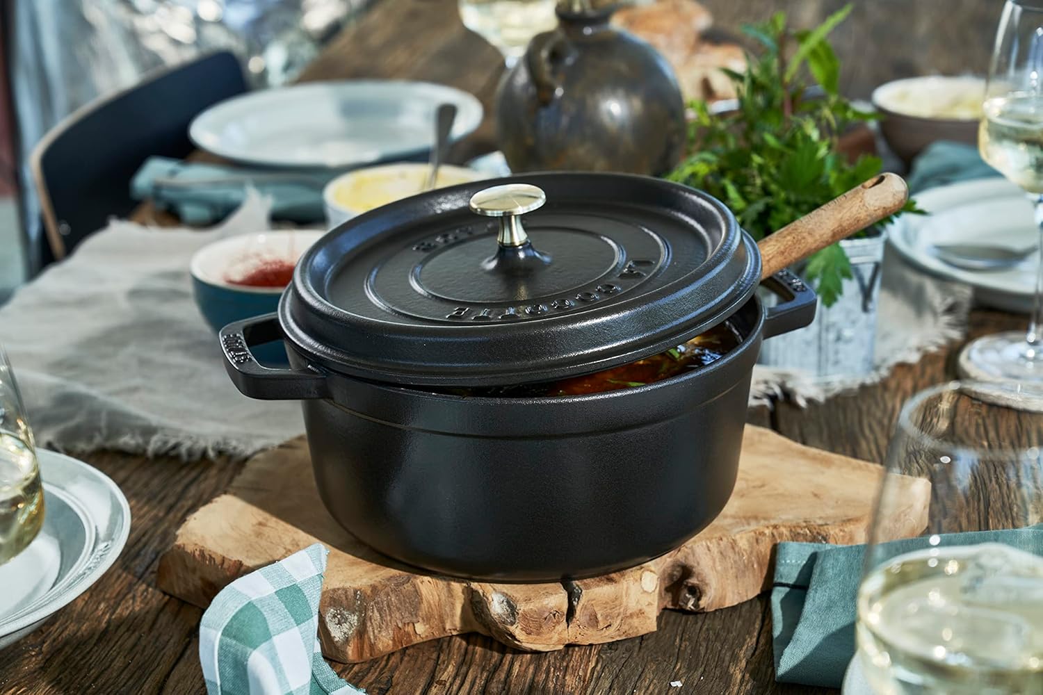 STAUB Cocotte redondo de hierro fundido, 11.0 in, negro