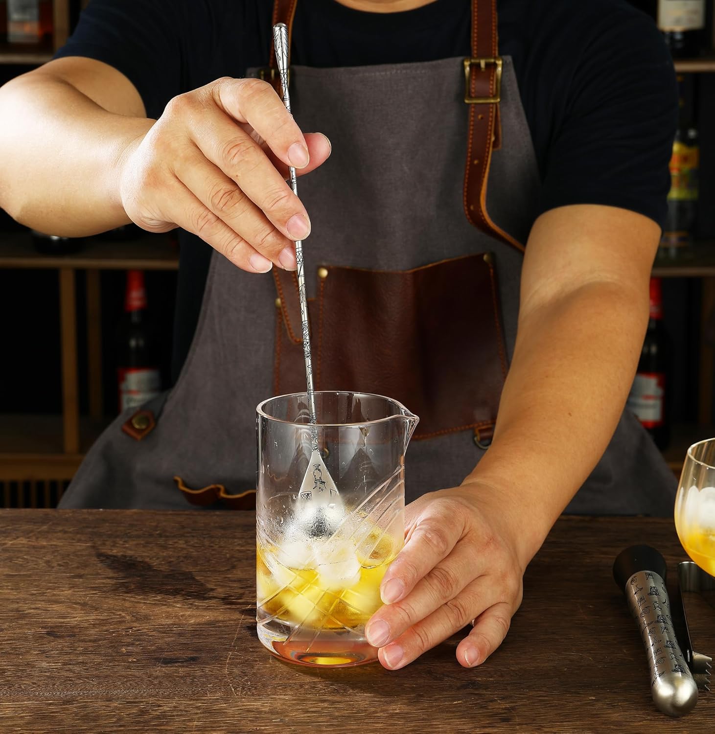 Kit de coctelera grabada, 7 piezas de acero inoxidable con coctelera Boston, cuchara de bar, mezclador de cóctel, doble jigger, colador de cóctel,
