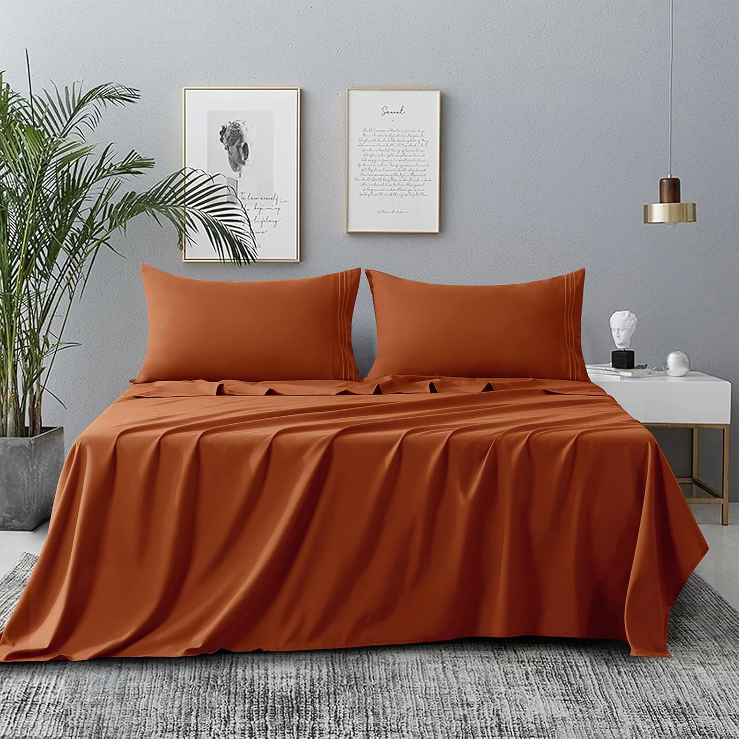 CozyLux Hotel Luxury – Juego de sábanas de tamaño Queen, serie 1800, sábanas bordadas de microfibra naranja quemada, doble cepillado, bolsillo
