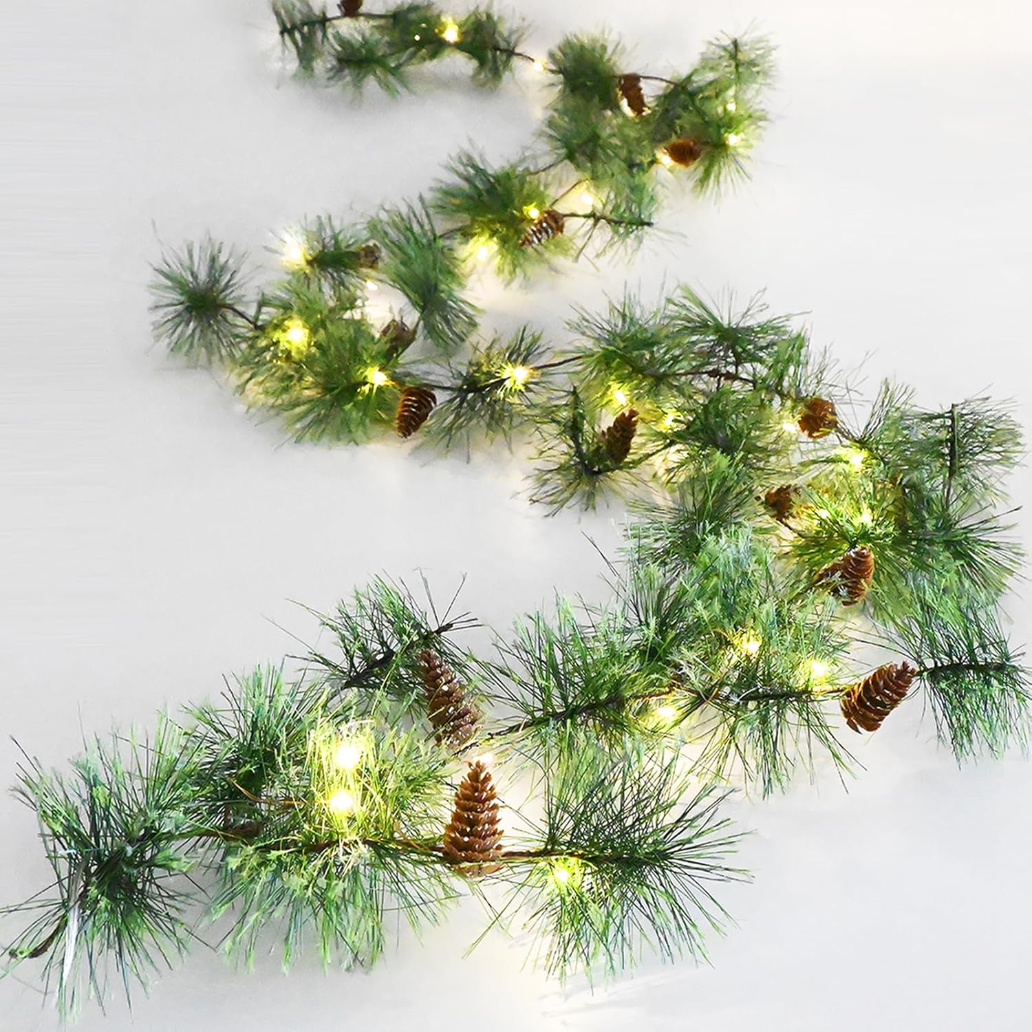 Guirnalda de Navidad con 30 luces LED de 6.56 pies, funciona con pilas, guirnaldas de pino ahumado con conos de pino, guirnalda de vegetación