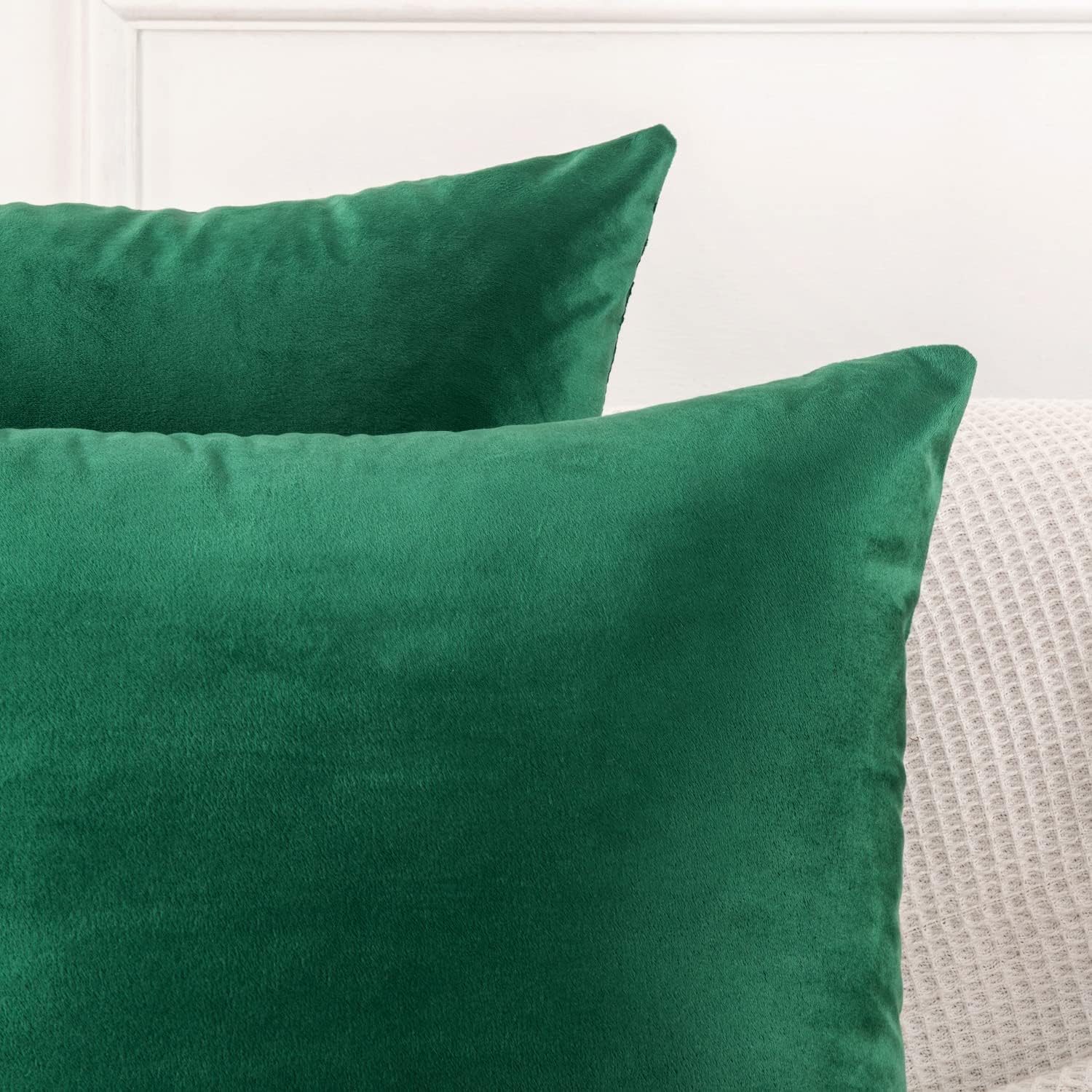 Yonous Juego de 4 fundas de cojín decorativas de terciopelo suave para sofá, dormitorio o automóvil, 16 x 16 pulgadas, verde esmeralda