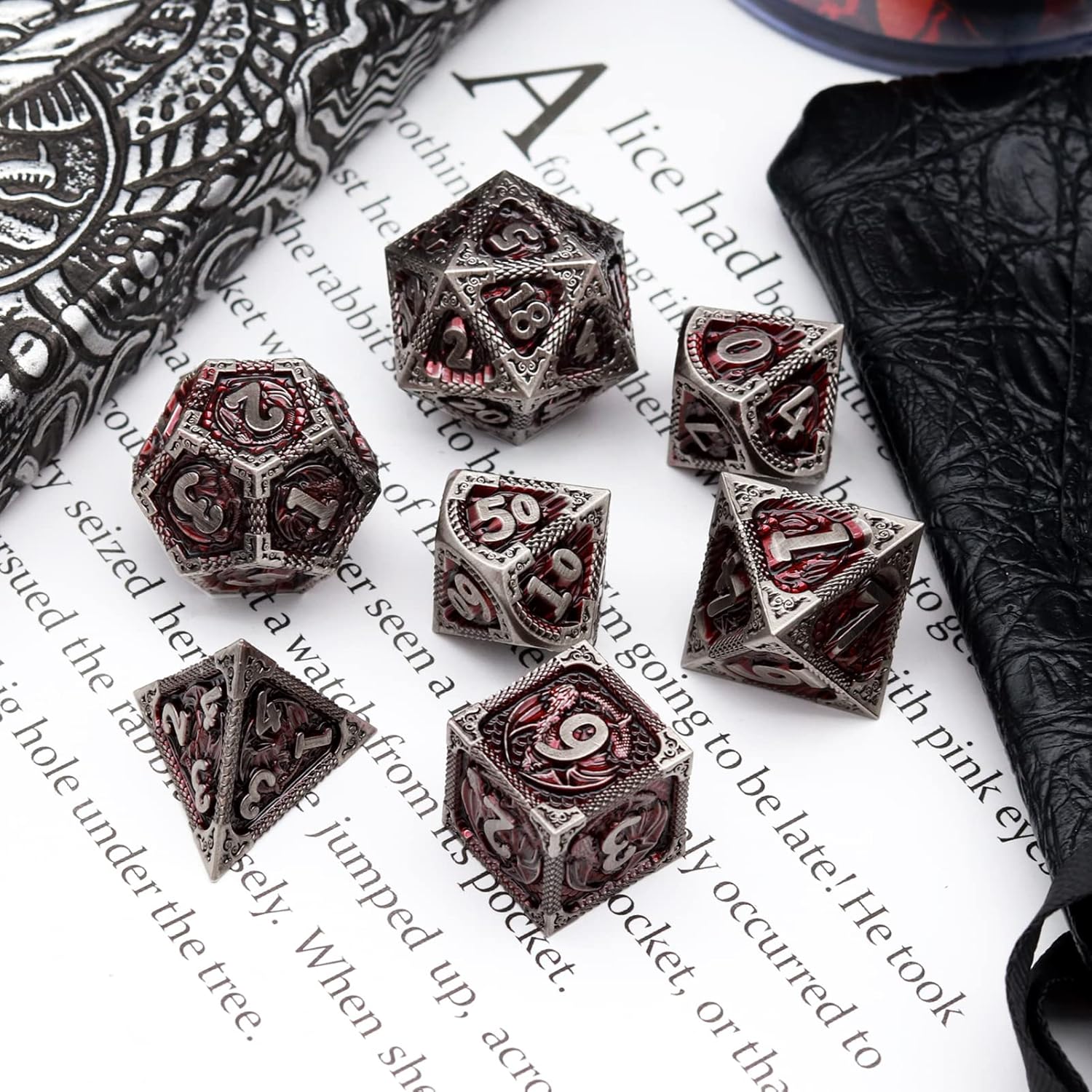 Haxtec DND Juego de dados de metal D&D con bolsa de dados de cuero, dados poliédricos de metal rojo de hierro antiguo para Dungeons and Dragons