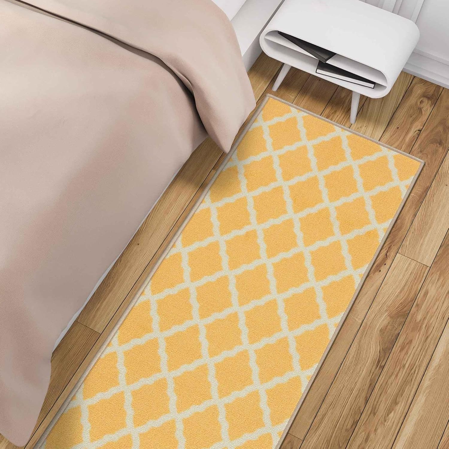 Ottomanson Glamour Collection – Tapete largo con diseño de enrejado marroquí y respaldo de caucho antideslizante para interiores, color amarillo,