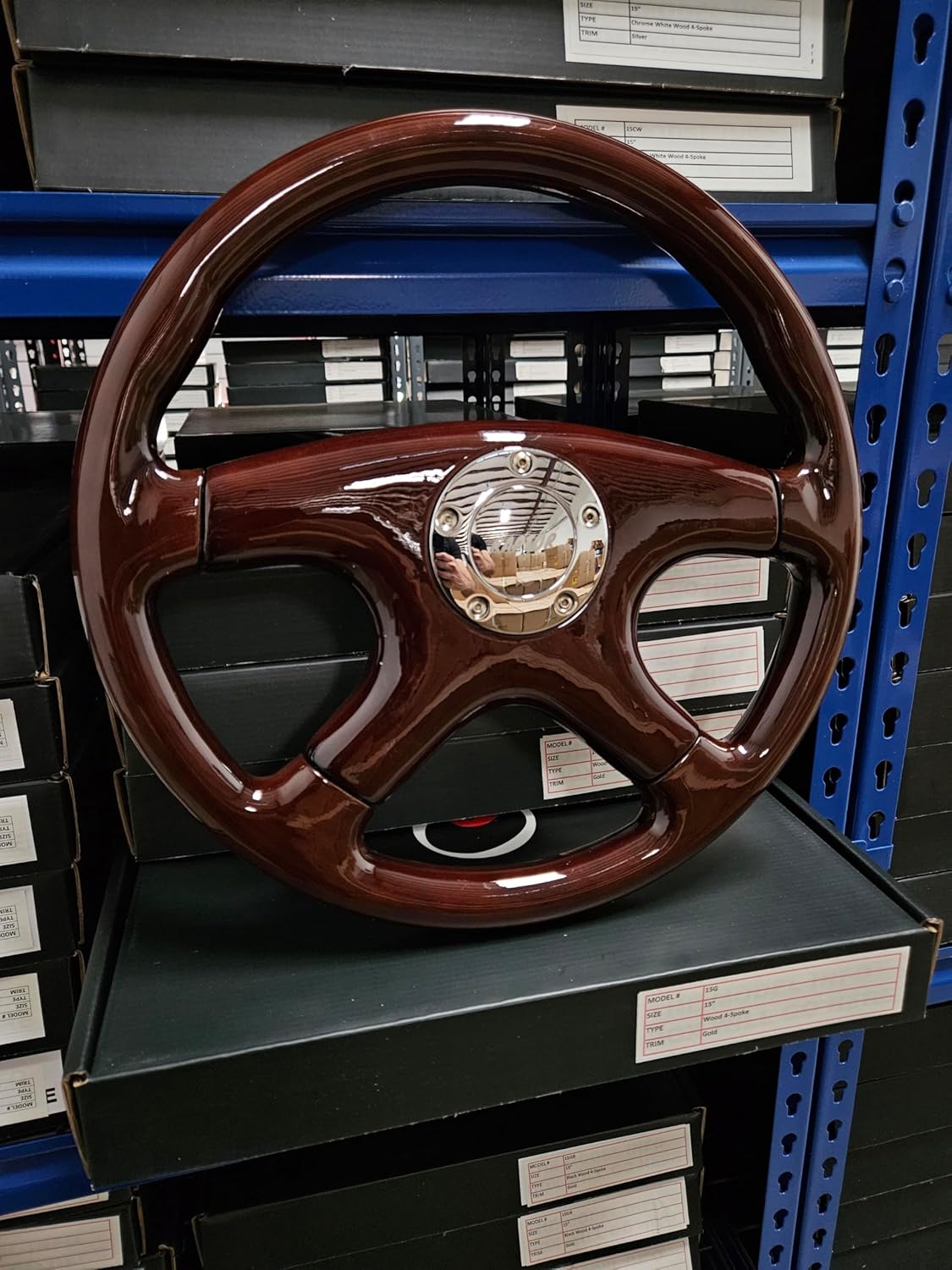 Raptor Volante de madera de nogal oscuro de 15″ (plata)