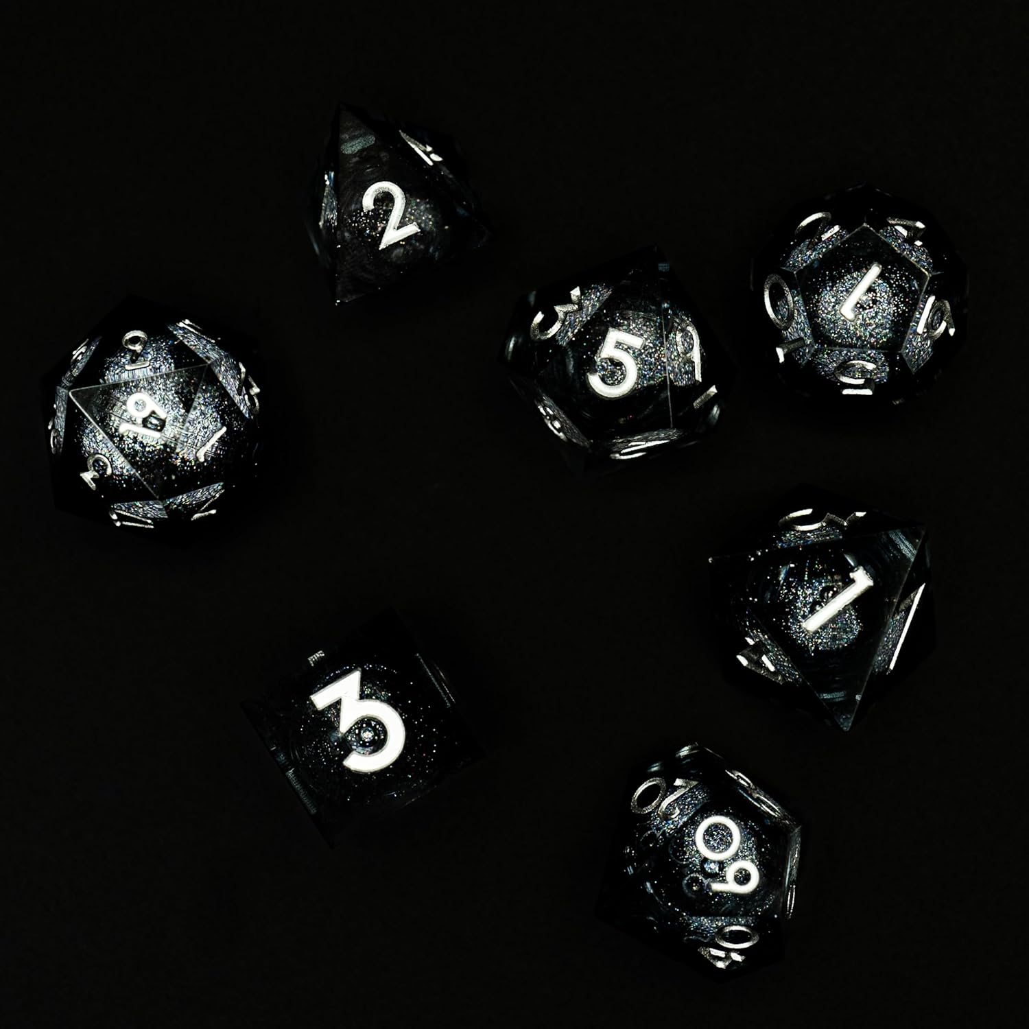 Dados DND de núcleo líquido, un juego completo de troqueles líquidos D&D con bolsa de terciopelo para juego de mazmorras y dragones (líquido gris)