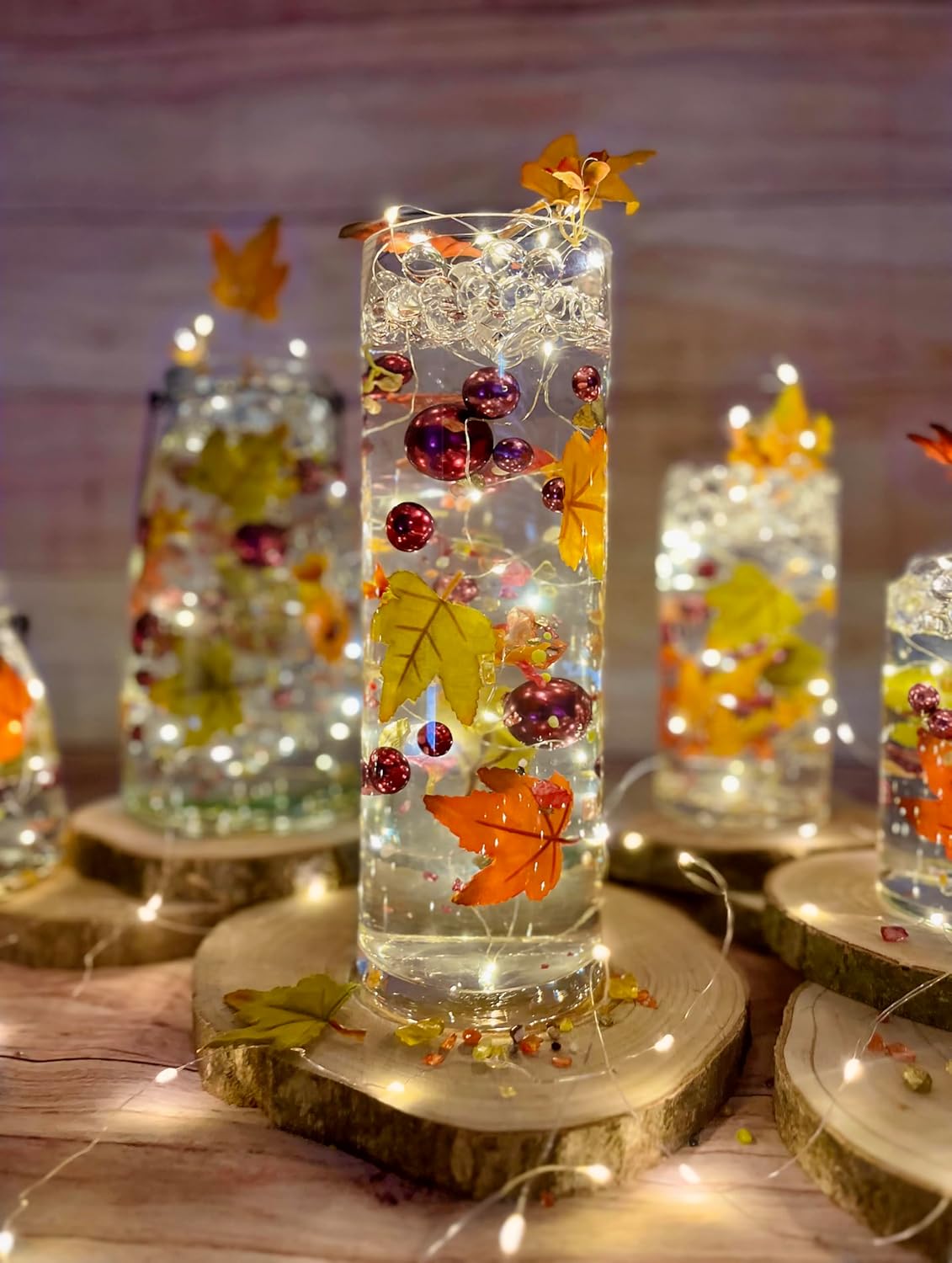 50 tonos flotantes de hojas de otoño brillantes, madres, perlas, guijarros, rellenos de 1 galón para jarrones, con gel transparente medido, kit