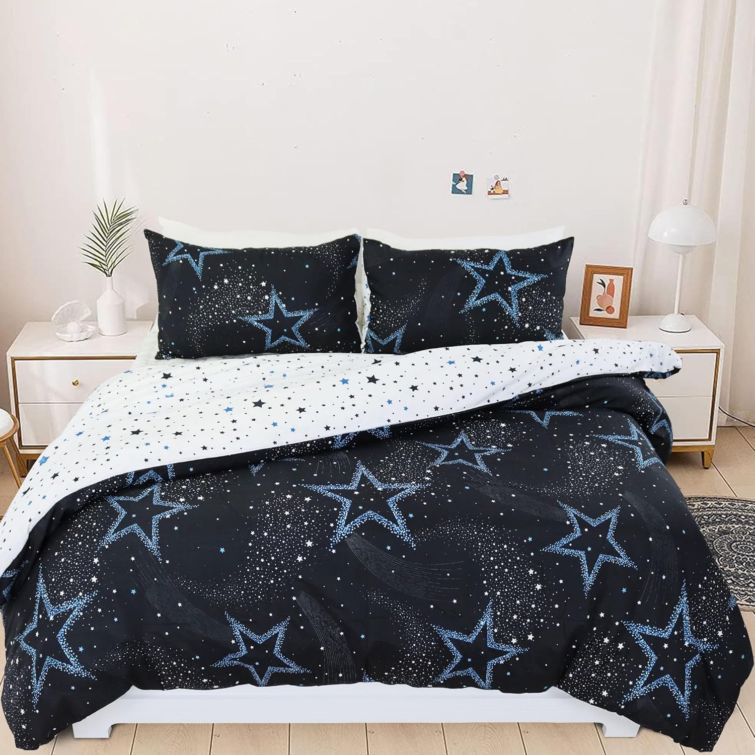 Usfivefam Juego de funda de edredón tamaño King, 3 piezas, reversible, color blanco y negro, estampado de universo exterior, azul estrellado, juego