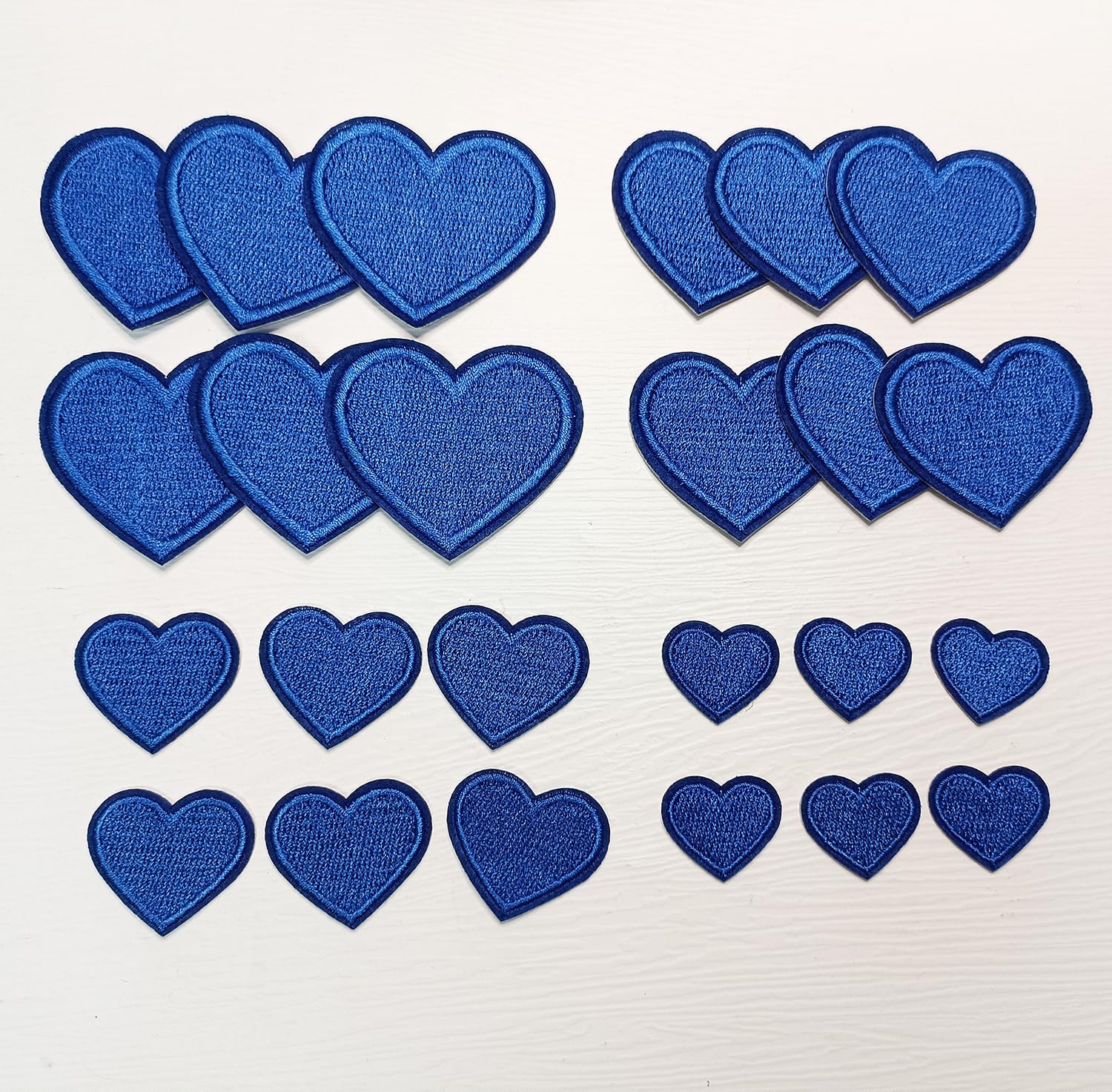 Zlettery 24 parches para planchar con corazón azul, parches bordados con corazón para ropa, chaquetas, sombreros, mochilas, jeans