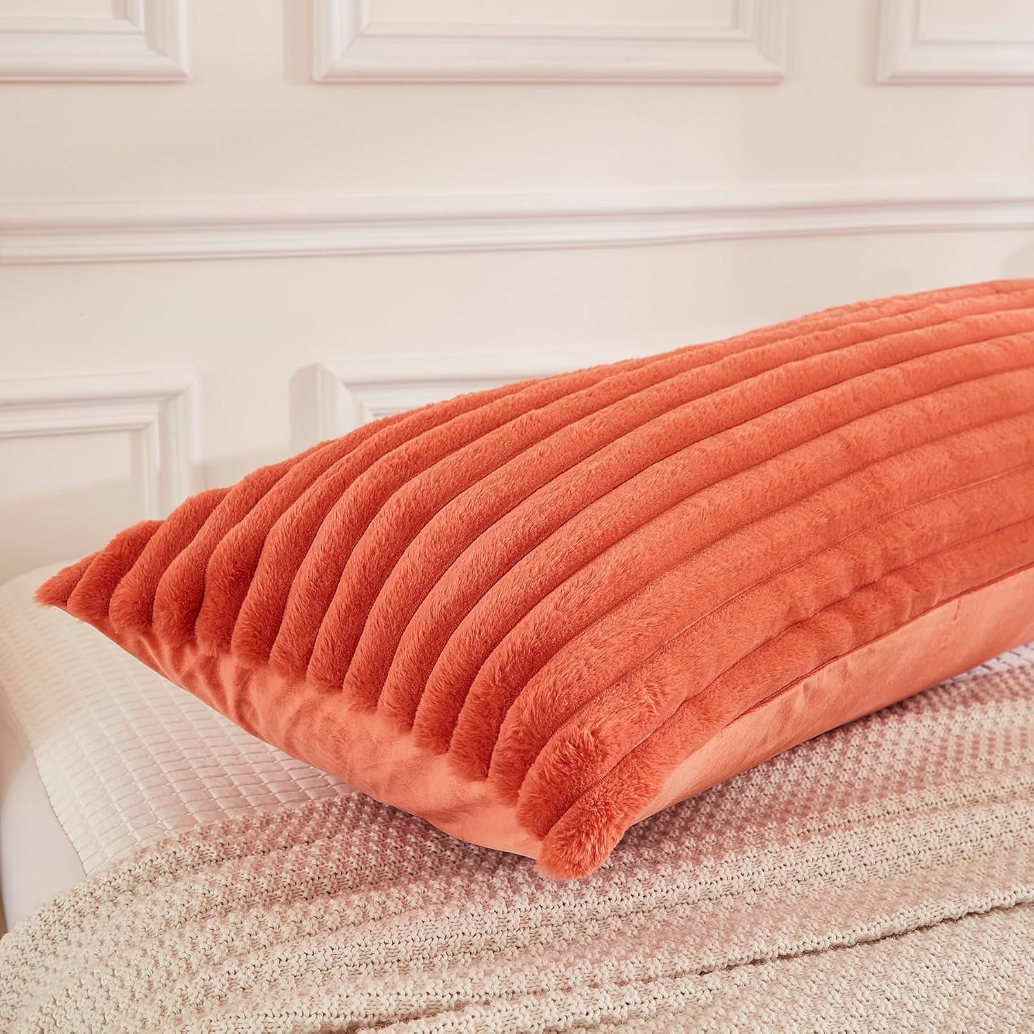 JAUXIO Funda de almohada de cuerpo esponjoso de piel sintética de lujo, funda de almohada decorativa de felpa a rayas, ultra suave y acogedora,