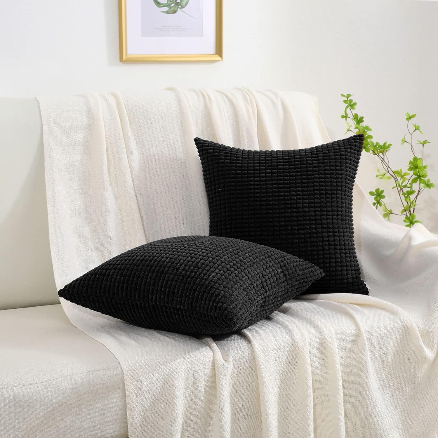 Ikuoic Juego de 2 fundas de almohada decorativas negras de 20 x 20 pulgadas, fundas de cojín cuadradas, tela de pana suave y acogedora a rayas,