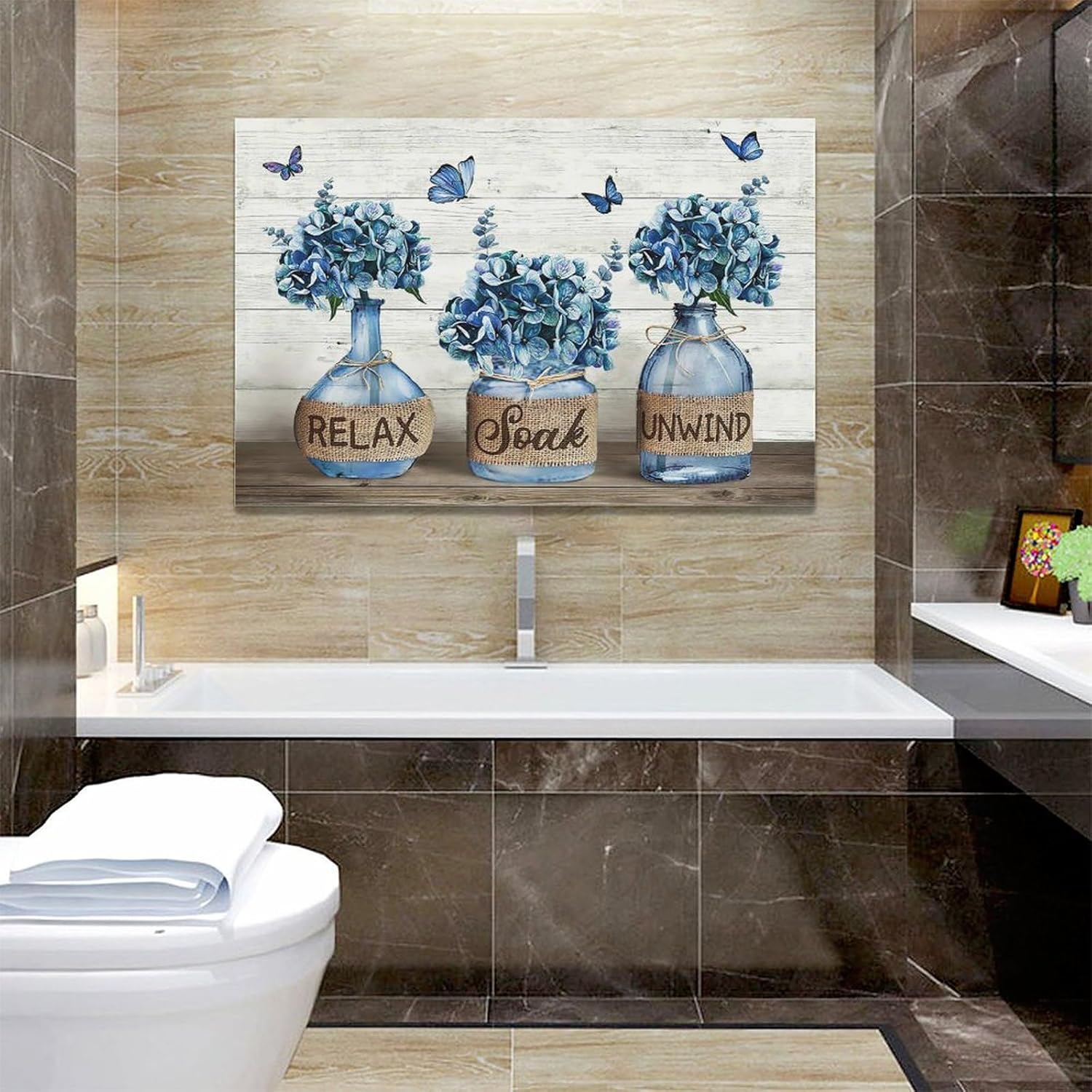 Decoración de baño de granja, arte de pared, diseño de flores de hortensias azul marino, impresiones en lienzo con texto “Country Relax Soak