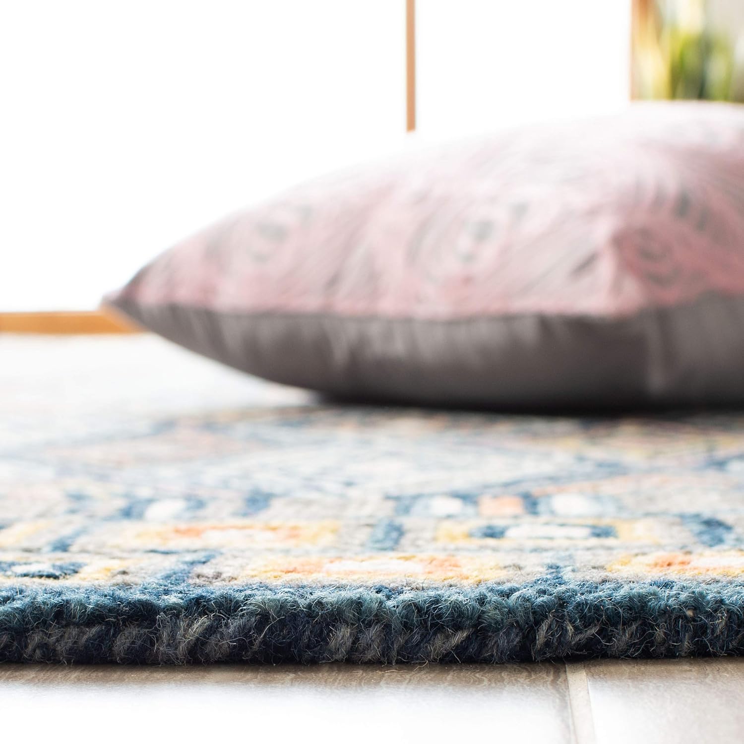 SAFAVIEH Aspen Collection – Alfombra decorativa de 4 x 6 pies, color azul y dorado, hecha a mano, lana bohemia, ideal para zonas de alto tráfico en