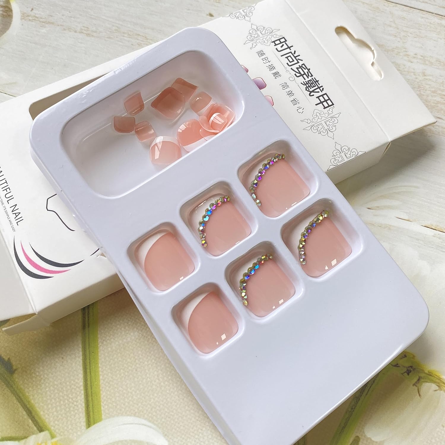 Uñas postizas de punta francesa a presión, uñas postizas cuadradas cortas con diseño de diamantes de imitación blancos, uñas acrílicas para uñas de