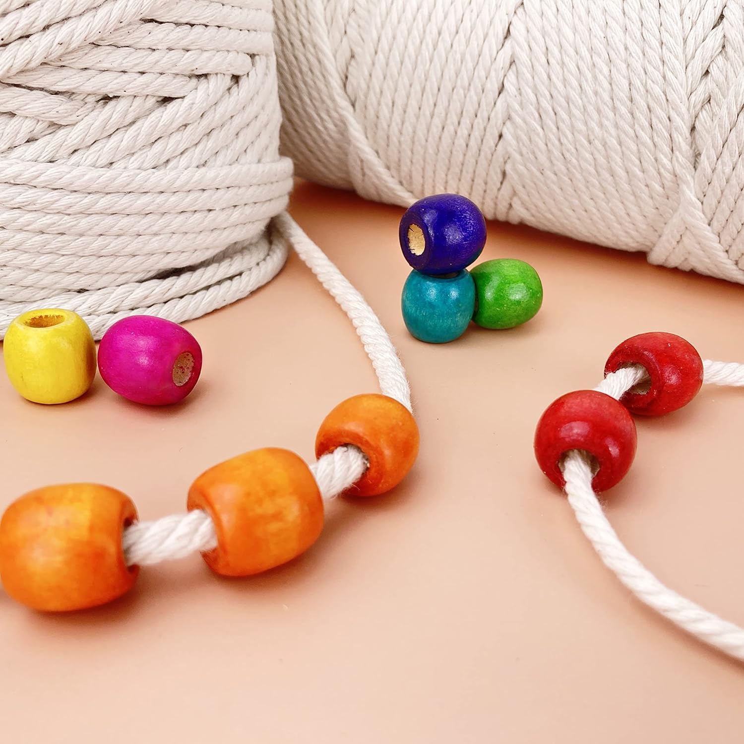 200 cuentas de madera multicolor de macramé de agujero grande de 0.669 in x 0.551 in de diámetro en forma de barril de 0.315 in