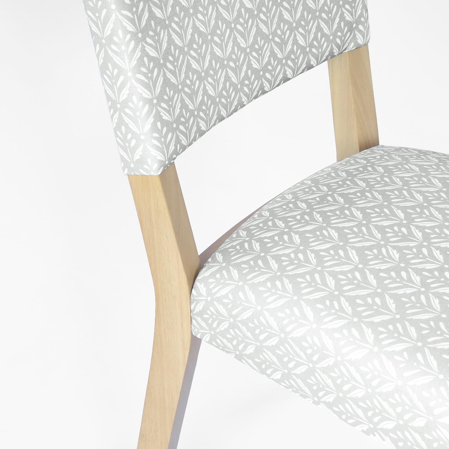 HomePop Decoración del hogar con respaldo abierto, lado de tela, sillas de comedor para cocina y sala de estar, estampado gris claro (juego de 2)
