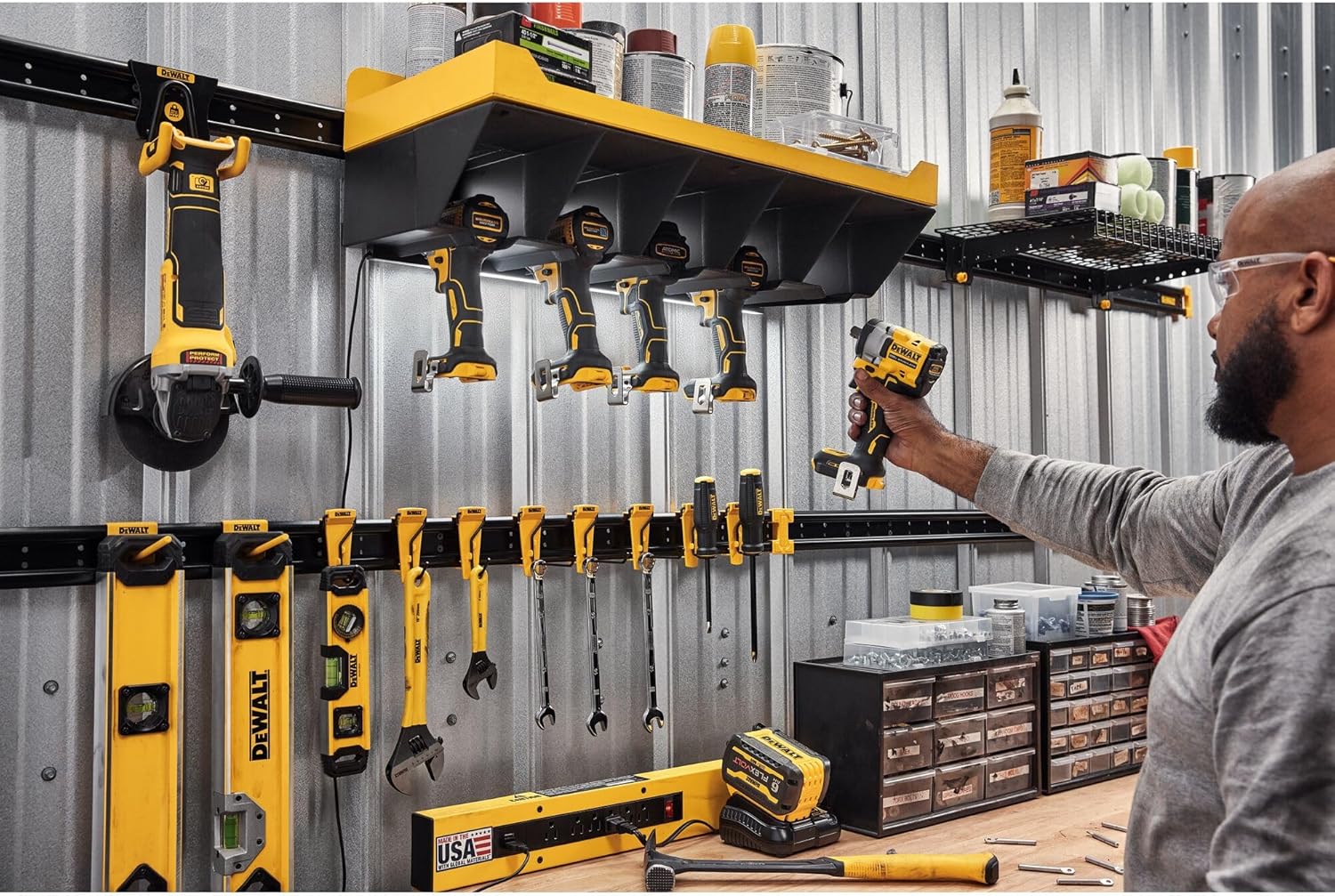 DEWALT Estante de alambre, 24 pulgadas, capacidad de 35 libras, se monta en riel de metal, compatible con el sistema de almacenamiento de taller