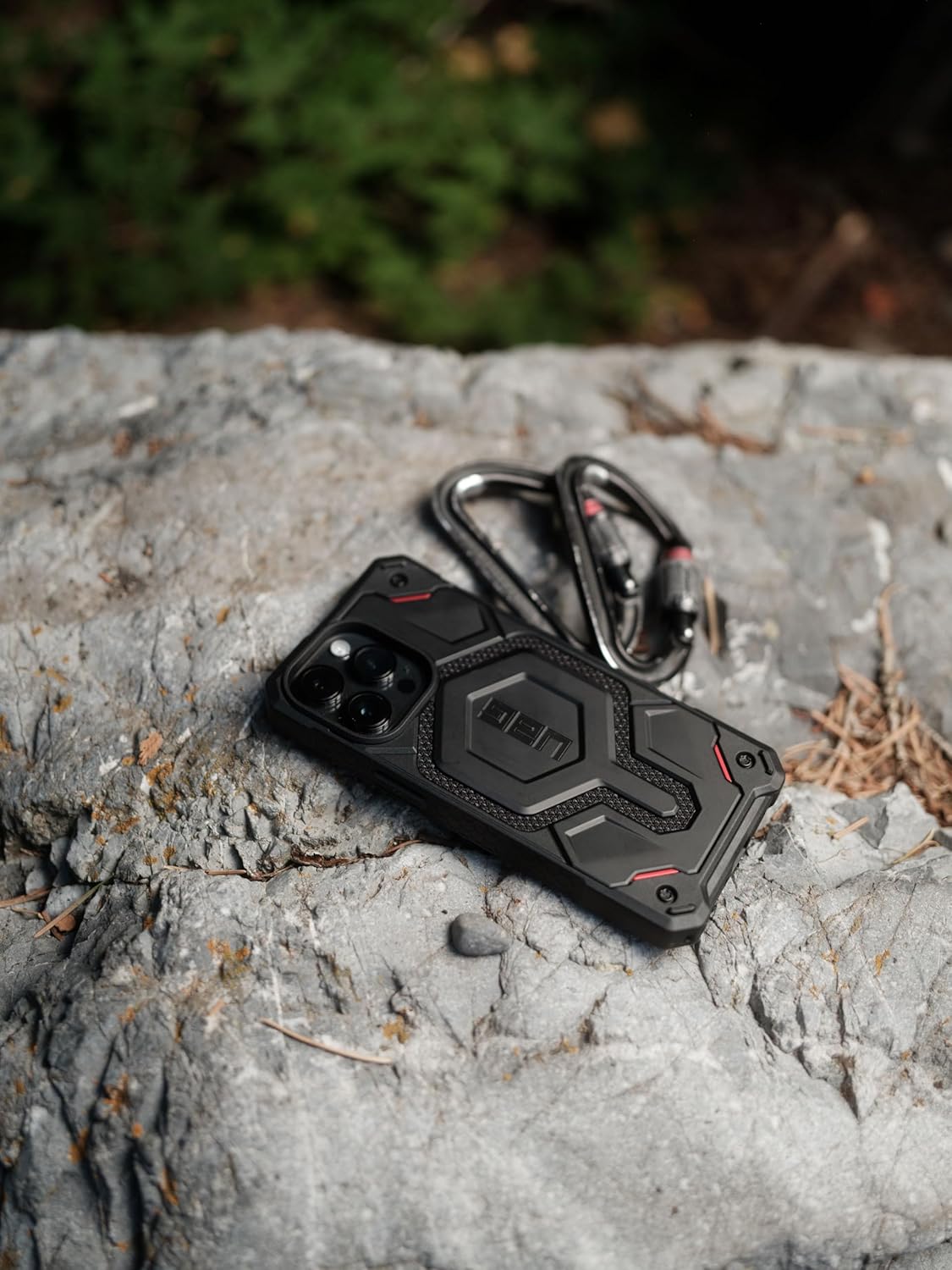 URBAN ARMOR GEAR UAG – Funda diseñada para iPhone 15 Pro Max Monarch Pro Kevlar de 6.7 pulgadas, paquete con cordón cruzado UAG para teléfono civil,