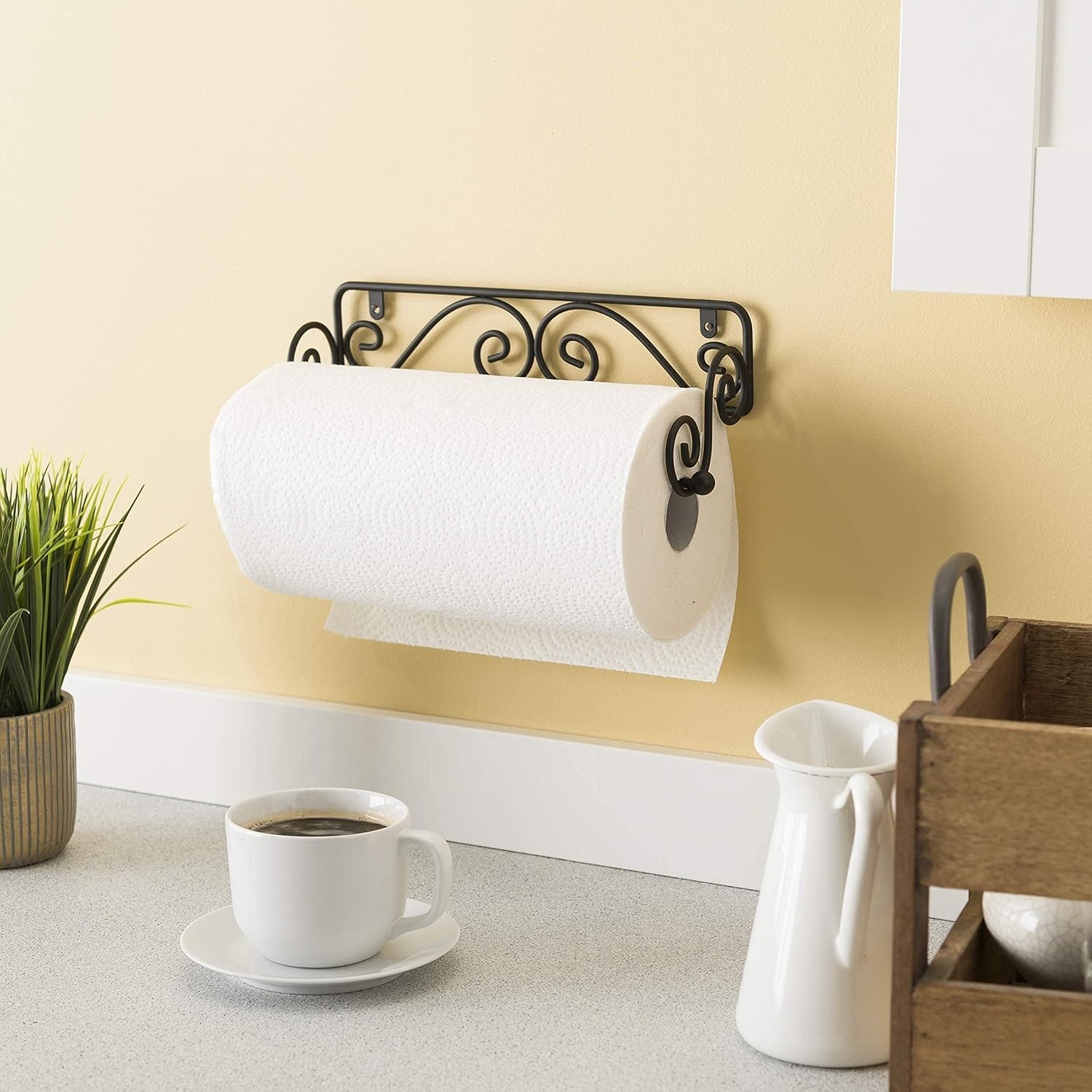 Home Basics Soporte para toallas de papel montado en la pared con diseño de desplazamiento  Gran ahorro de espacio  Colección de pergaminos  Acero