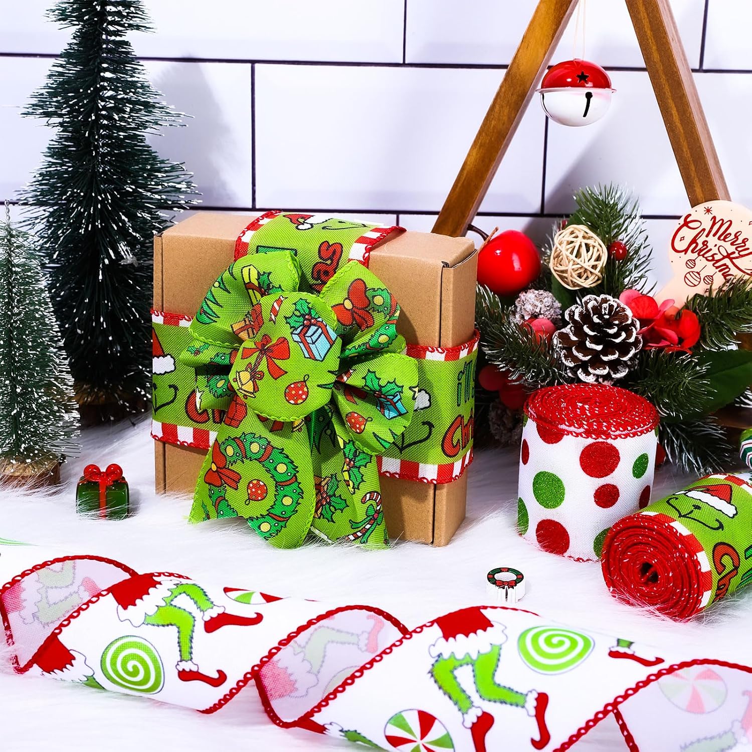 AnyDesign – 5 rollos de cinta de Navidad con borde con alambre de Navidad, divertido personaje de dibujos animados, cinta roja y verde con