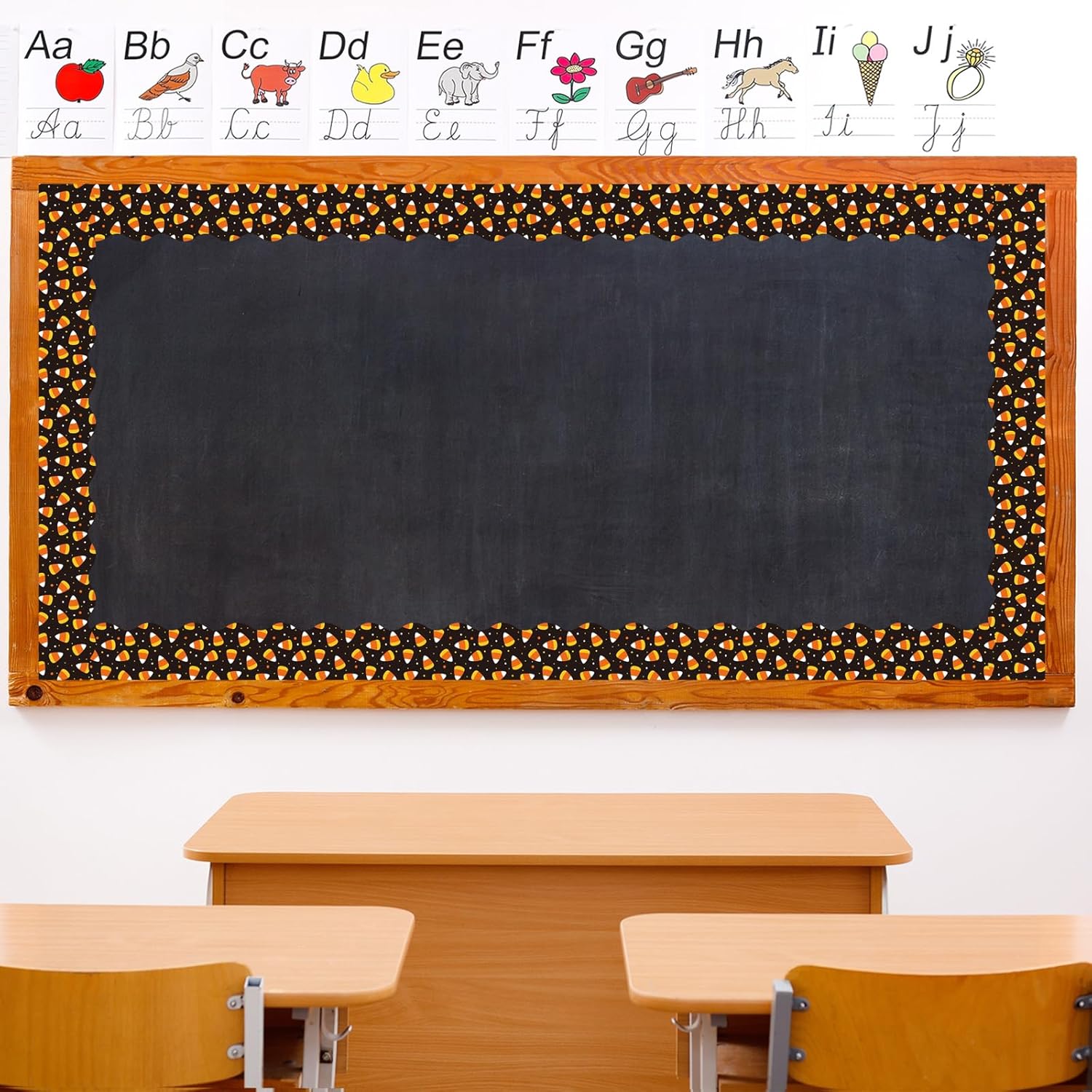 Whaline Tablero de anuncios de Halloween de 32.8 pies con borde troquelado de maíz de caramelo, borde festoneado para aula, decoración para la