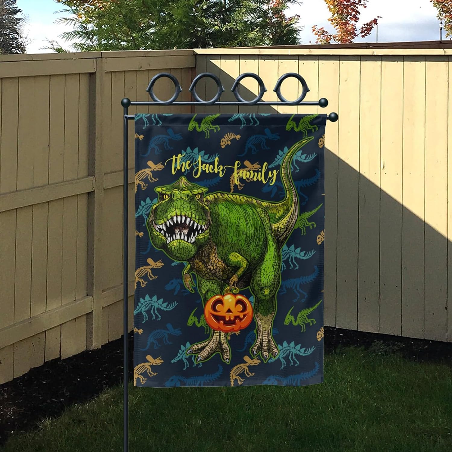 Bandera de jardín de dinosaurio personalizada con calabaza, banderas con nombre personalizado para patio exterior, decoración del hogar, pancarta de