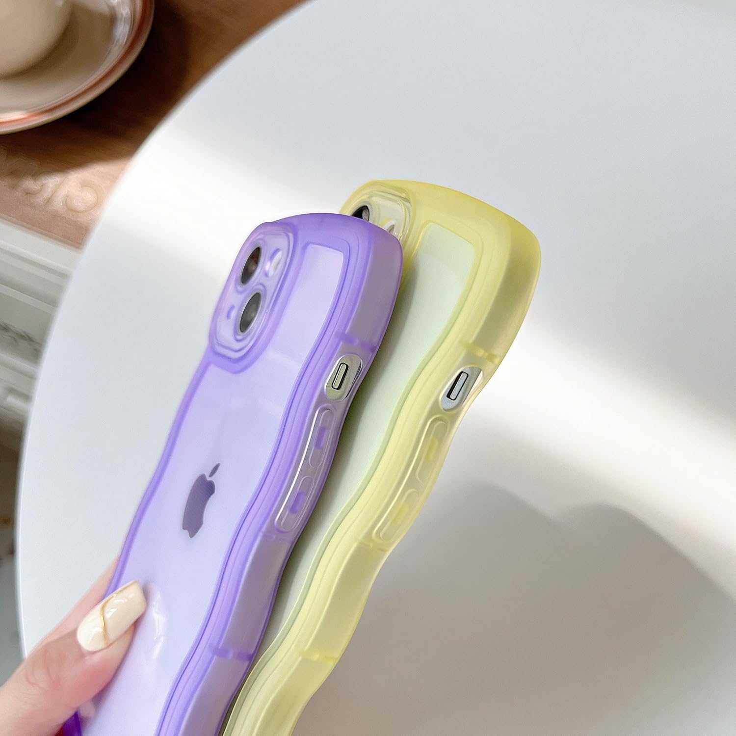 Caseative Marco de onda rizada de color sólido transparente suave compatible con iPhone (amarillo, iPhone 14)