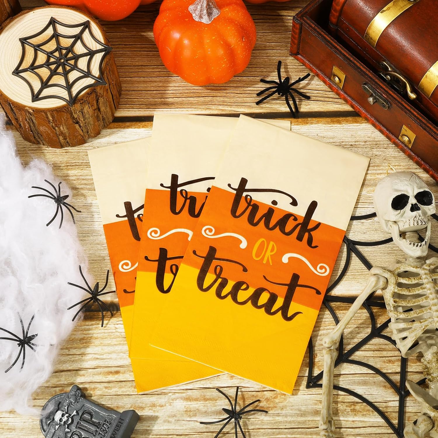 Whaline Servilleta de papel para invitados de Halloween, 4.3 x 7.8 pulgadas, servilletas desechables de dulce o truco, servilletas de color maíz