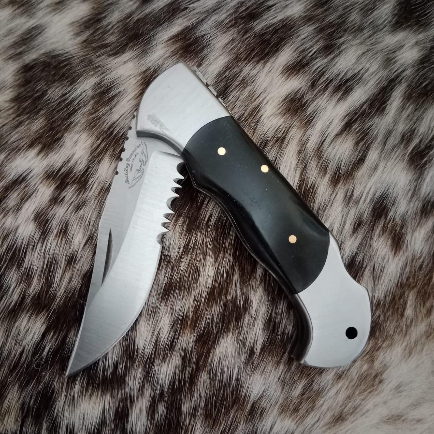 Best.Buy.Damascus1 Cuchillo hecho a mano Cuerno de búfalo 7.5 “Cuchillo de acero inoxidable personalizado 420c Sliver Bloster Back Lock Cuchillo