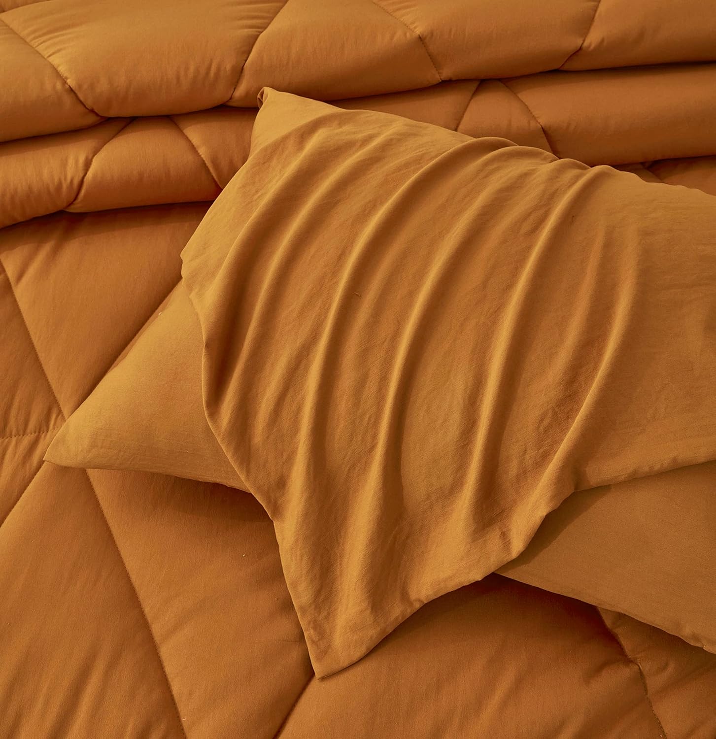 Chezmoi Collection Rory – Juego de edredón de microfibra acolchada triangular de 3 piezas, ropa de cama geométrica ligera lavada suave, King,